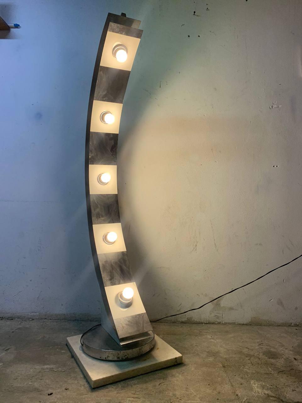 Metalwork Lampada da terra scultorea Goffredo Reggiani Space AGE in marmo  metallo cromato For Sale
