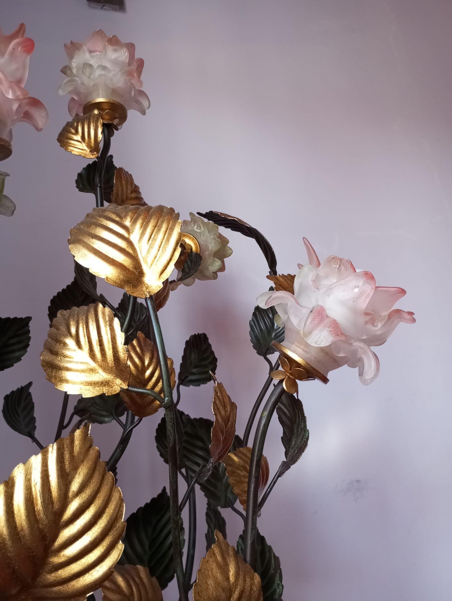 Floor lamp-sculpture with Murano glass roses - Italy, 1960s For Sale 6