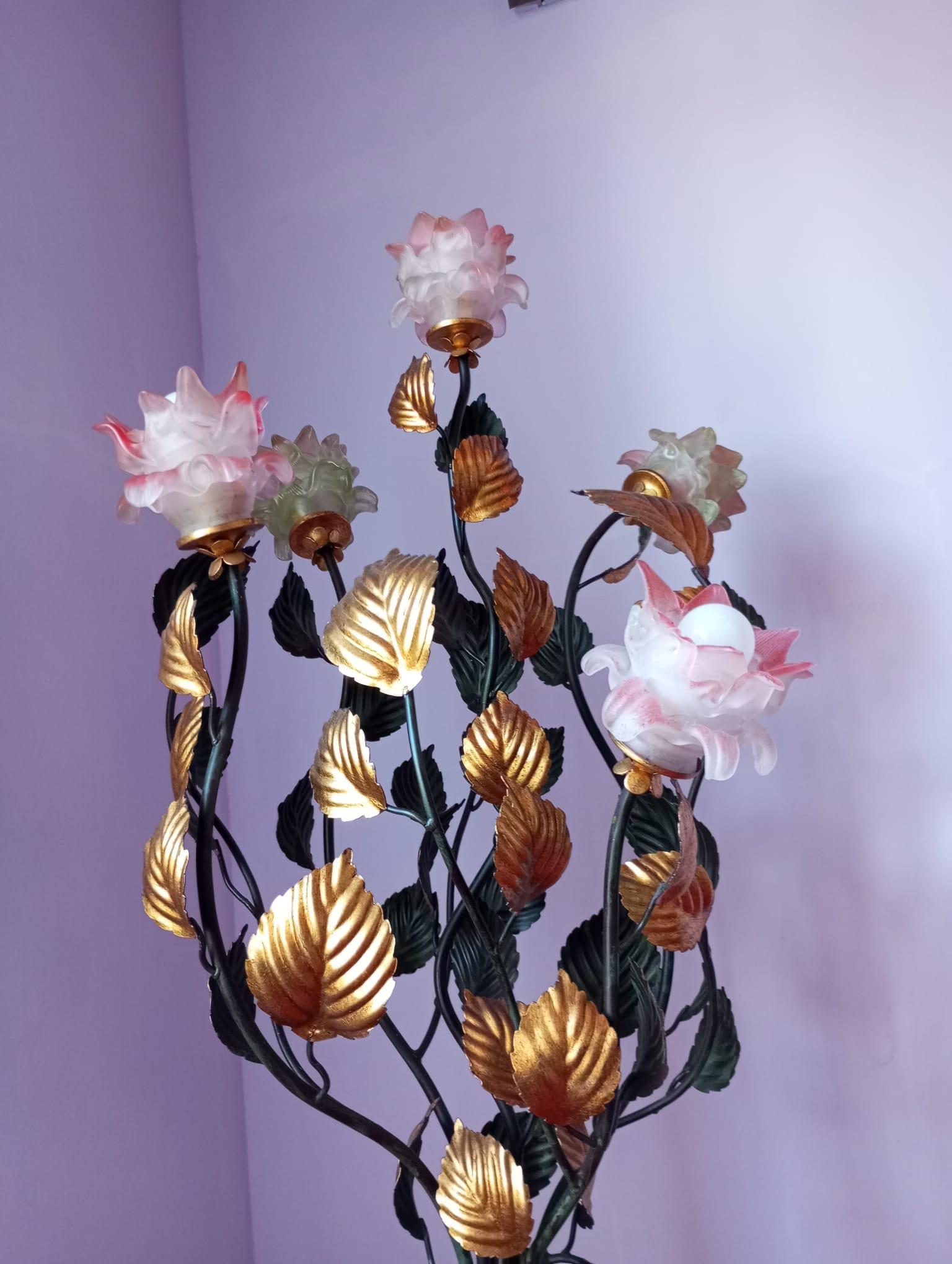 Italian Floor lamp-sculpture with Murano glass roses - Italy, 1960s For Sale