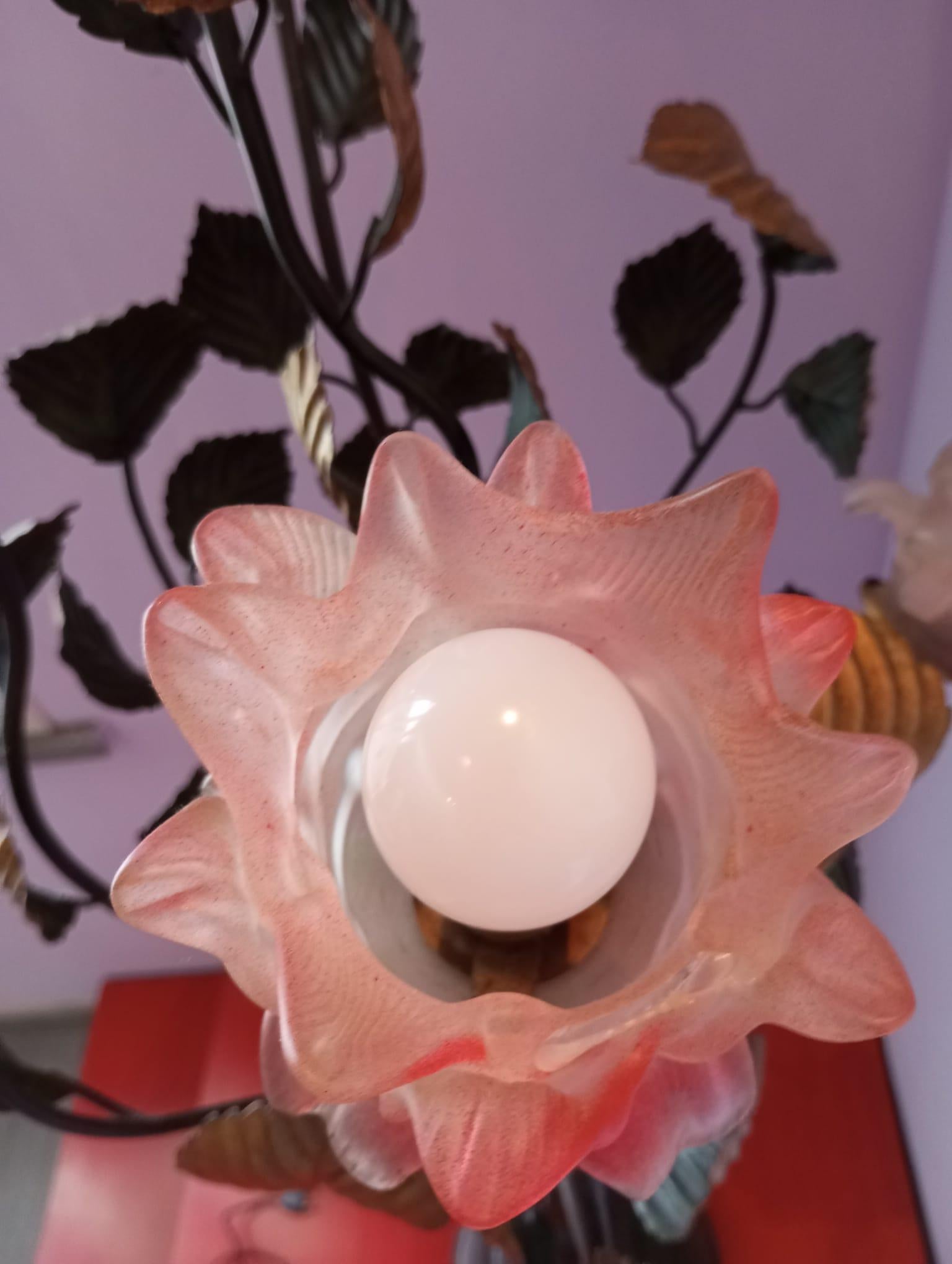 Floor lamp-sculpture with Murano glass roses - Italy, 1960s For Sale 2