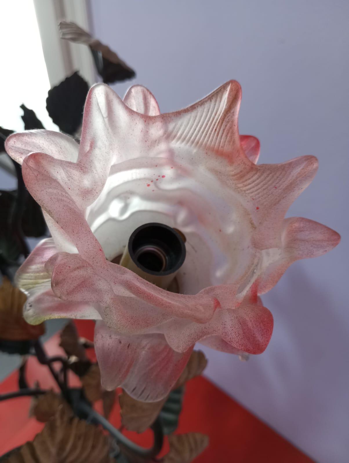 Floor lamp-sculpture with Murano glass roses - Italy, 1960s For Sale 3