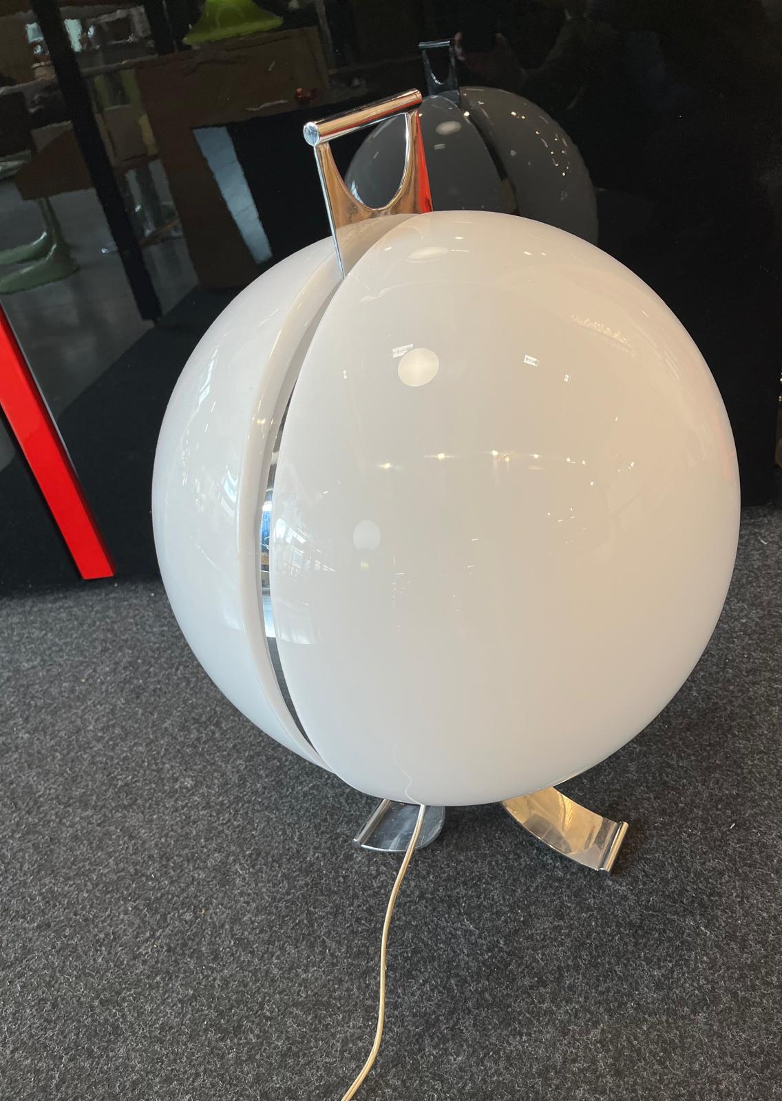 Mid-Century Modern Lampada da terra Sfera disegnata da Beni Cucurru per Valenti anni 70 For Sale