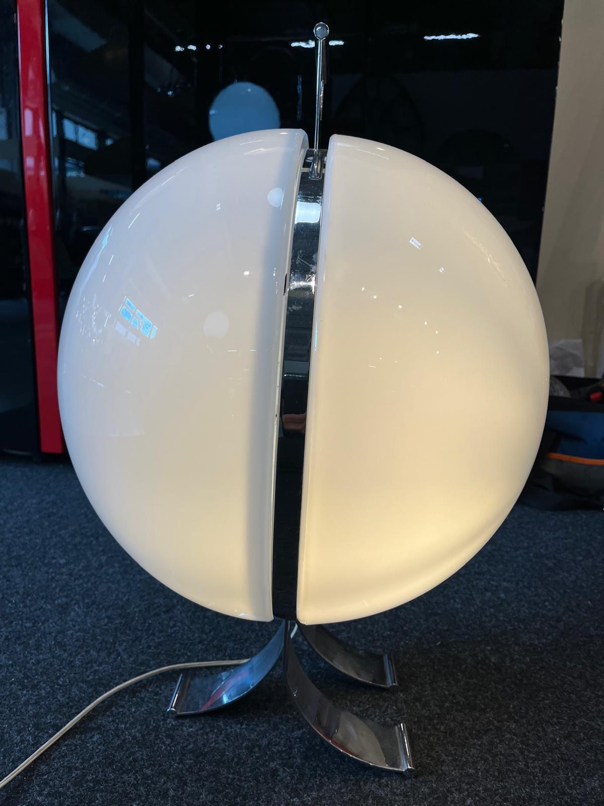 Metal Lampada da terra Sfera disegnata da Beni Cucurru per Valenti anni 70 For Sale