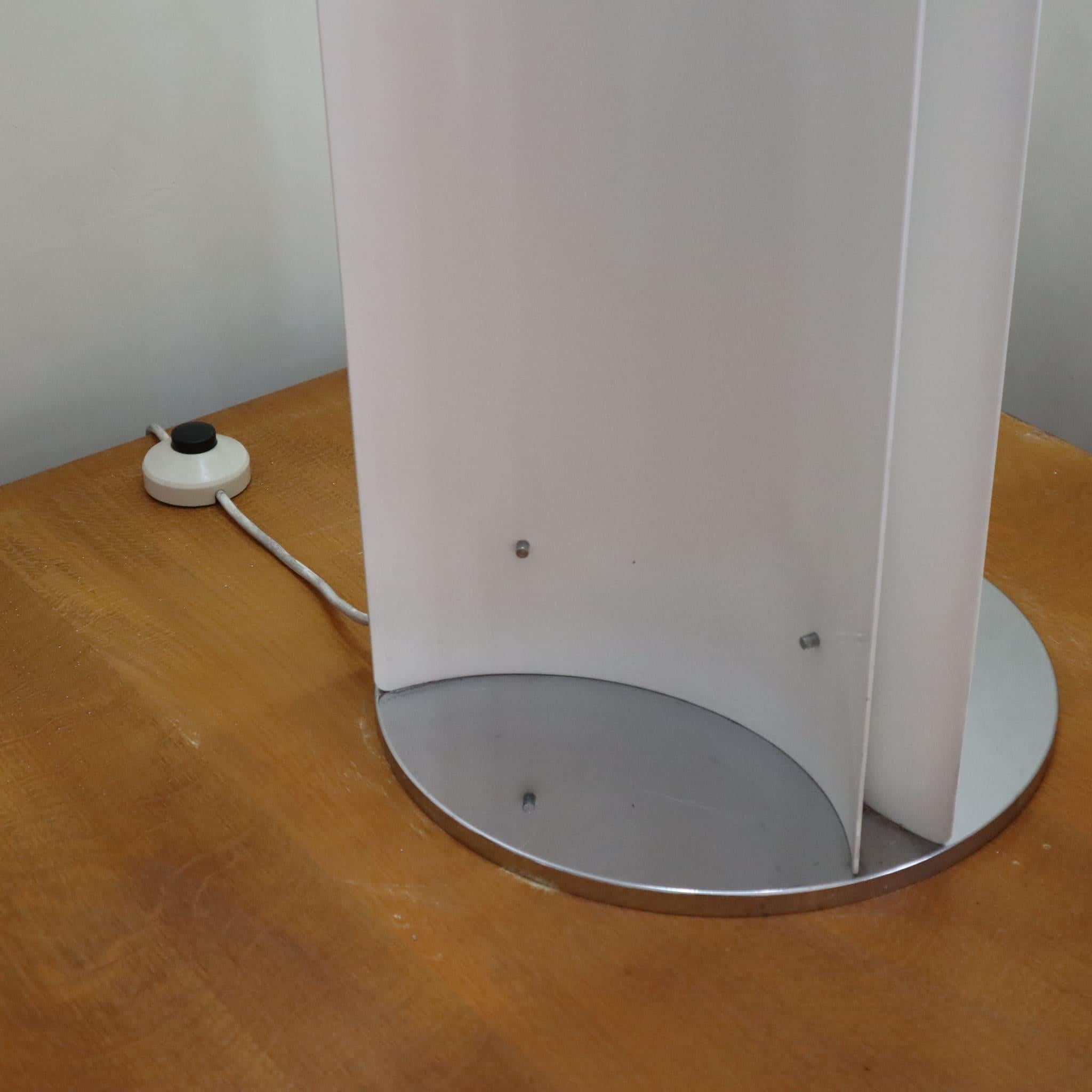Ère spatiale Lampadaire de l'ère spatiale, blanc et chrome dans le style Tronconi, Italie, années 1970 en vente