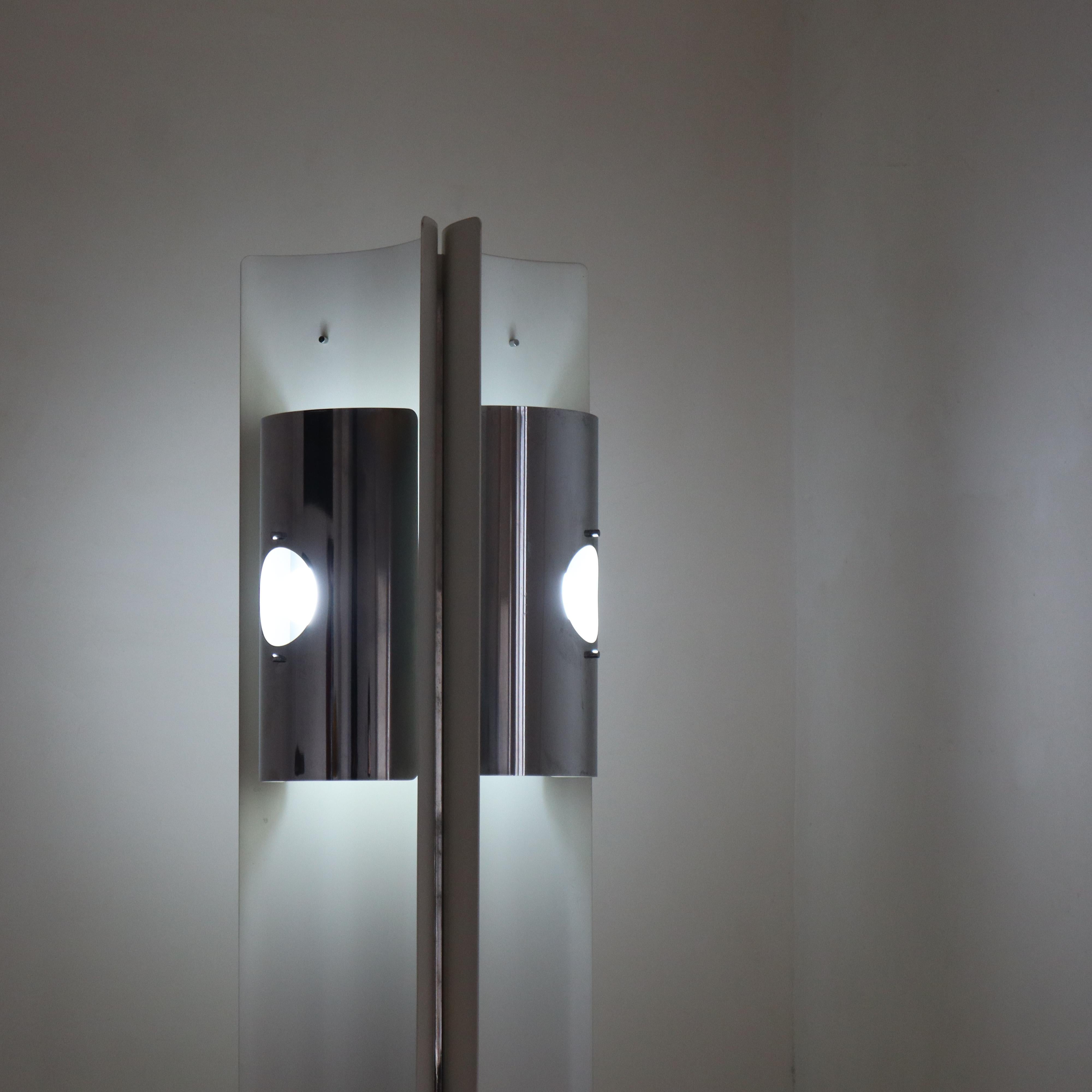 Verni Lampadaire de l'ère spatiale, blanc et chrome dans le style Tronconi, Italie, années 1970 en vente