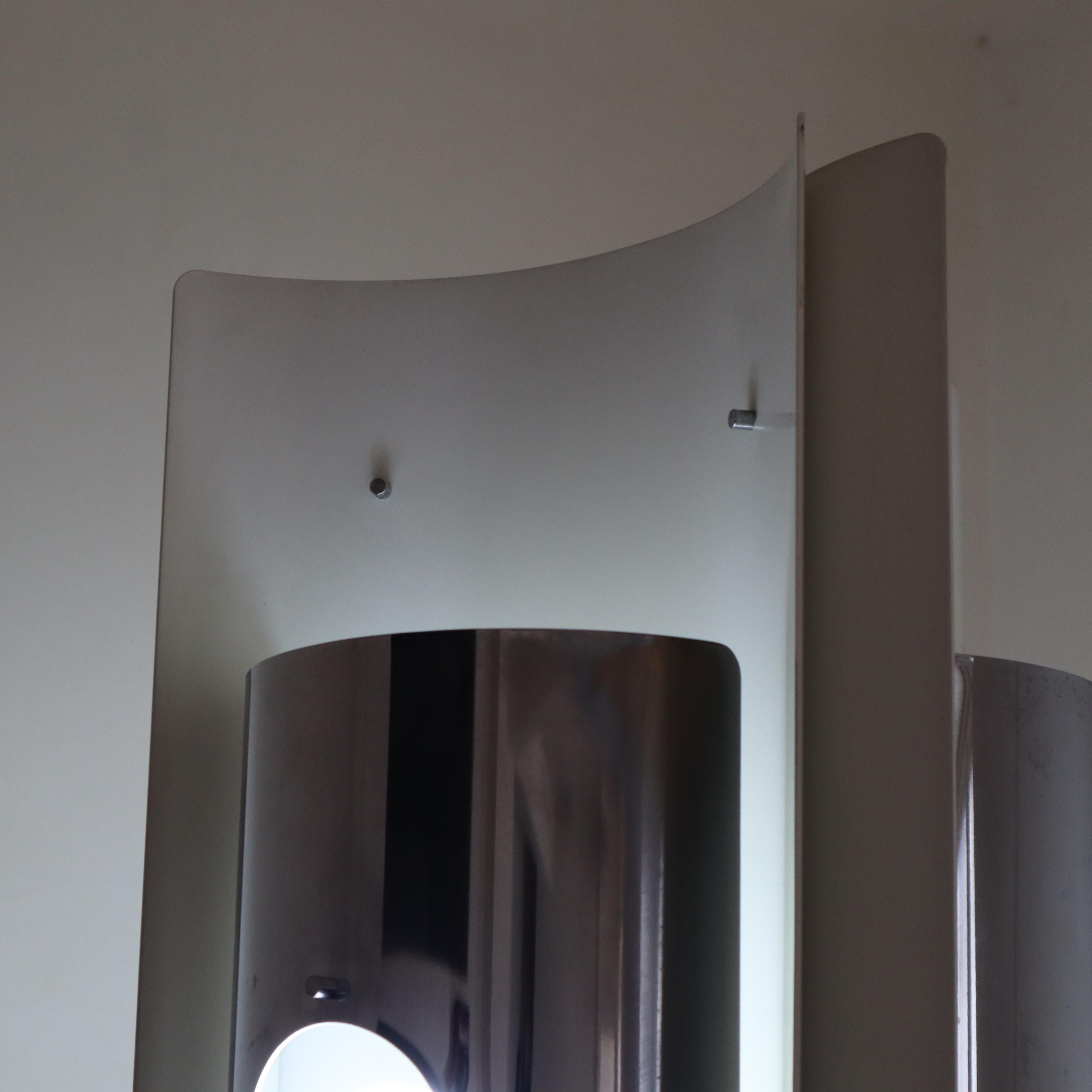 Lampadaire de l'ère spatiale, blanc et chrome dans le style Tronconi, Italie, années 1970 Excellent état - En vente à Nicolosi, IT