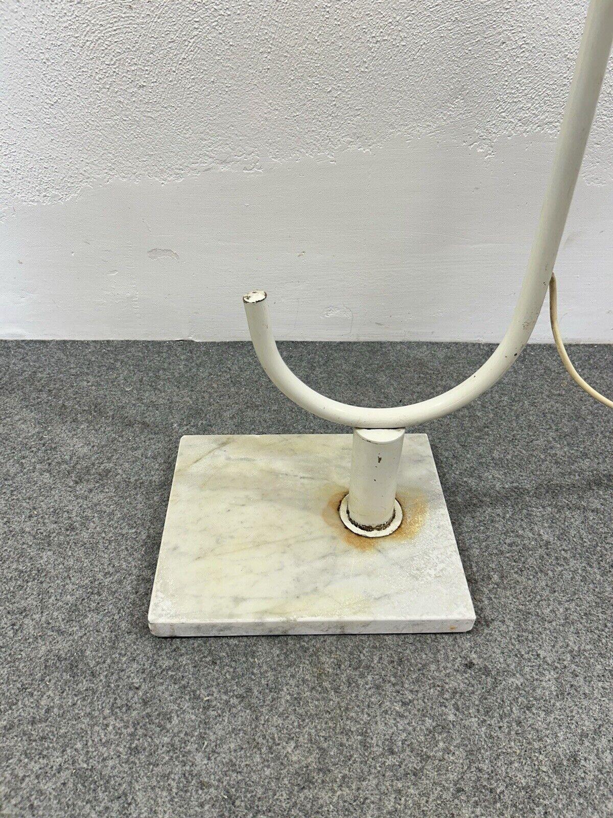 Lámpara de pie Space Age con base de mármol de Harvey Guzzini, años 70 Late 20th Century en venta