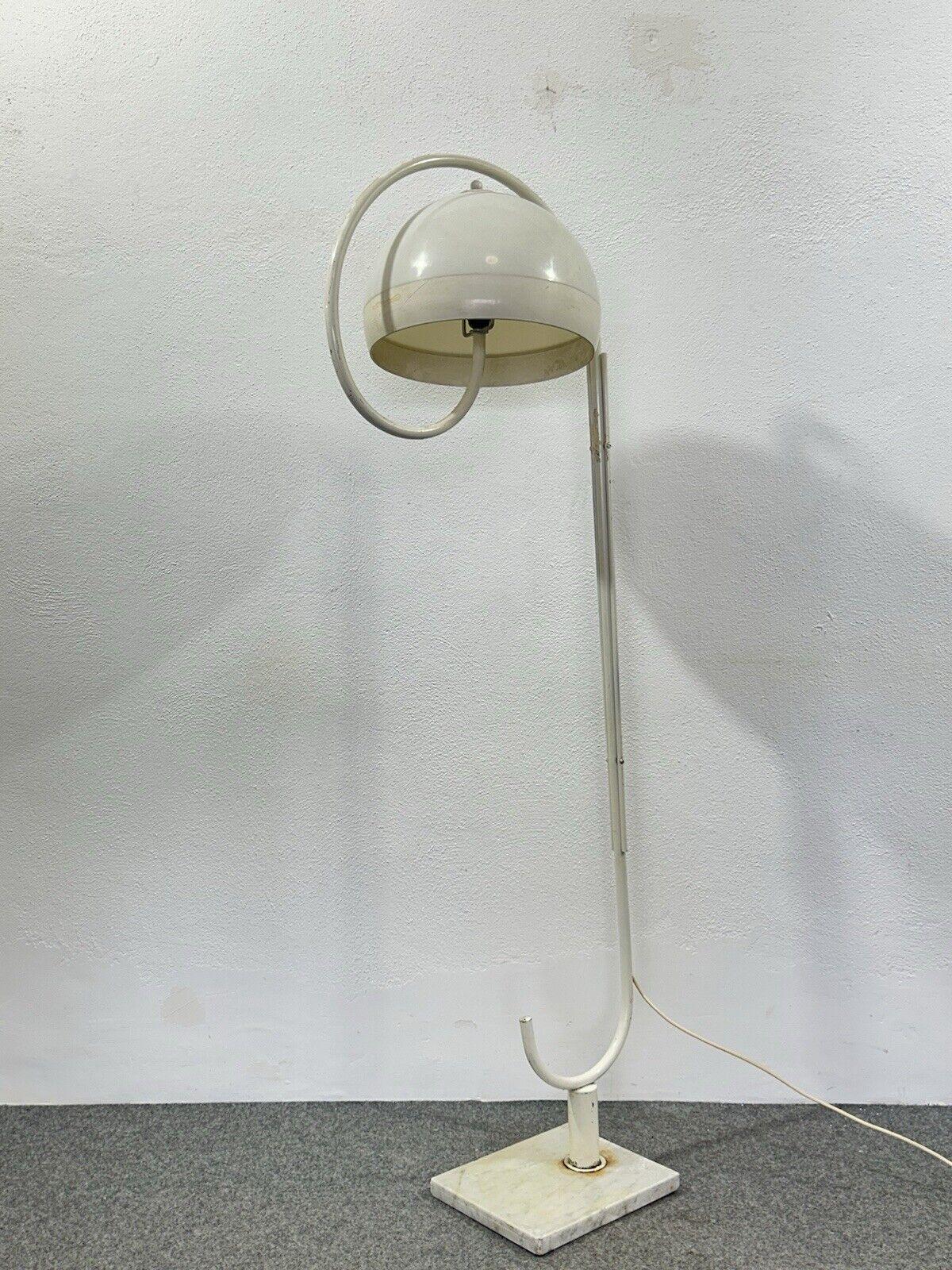 Lámpara de pie Space Age con base de mármol de Harvey Guzzini, años 70 en venta 1