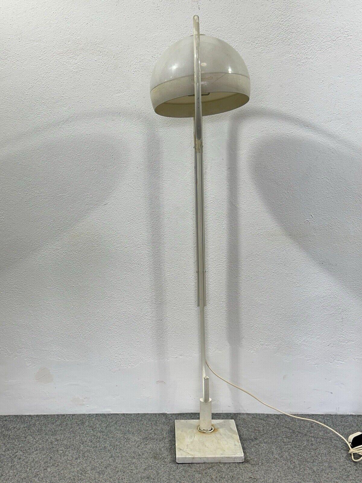 Lámpara de pie Space Age con base de mármol de Harvey Guzzini, años 70 en venta 2