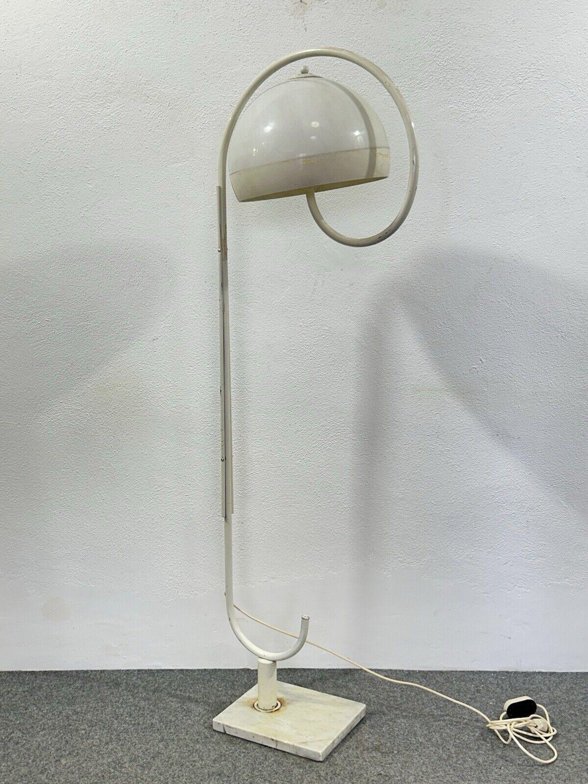 Lámpara de pie Space Age con base de mármol de Harvey Guzzini, años 70 en venta 3