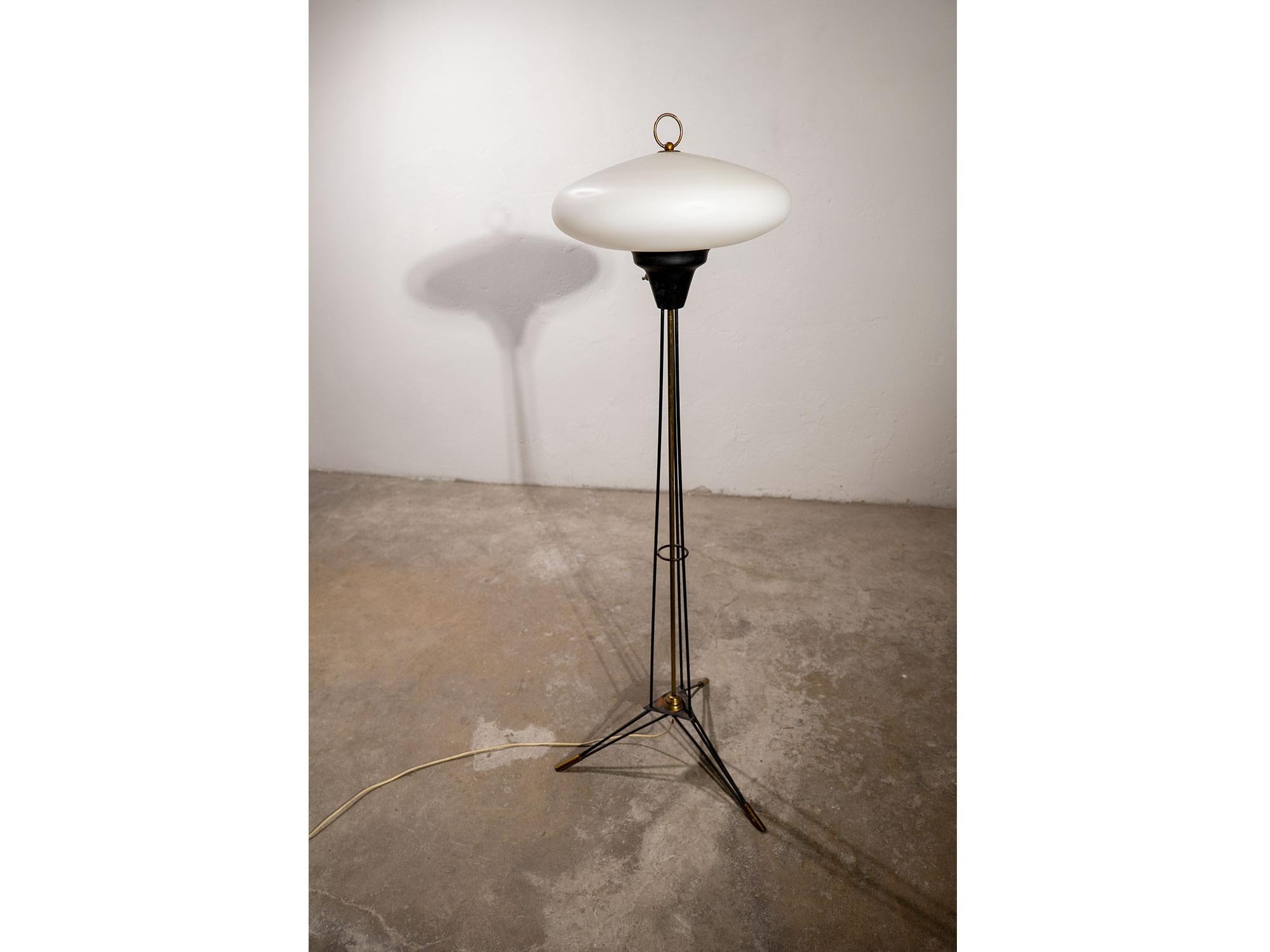 20th Century Lampada da terra Stilnovo in vetro opalino - anni '50 For Sale