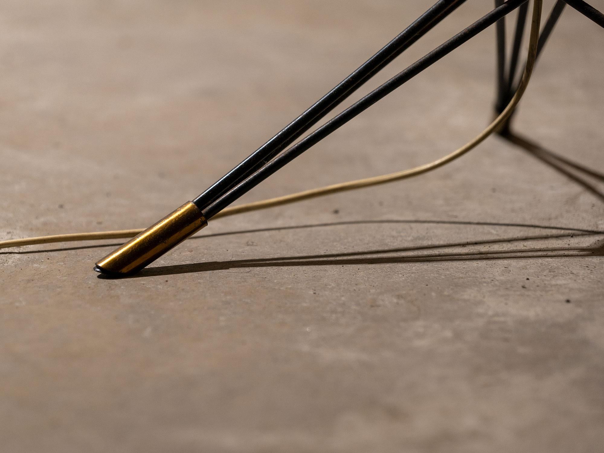 Brass Lampada da terra Stilnovo in vetro opalino - anni '50 For Sale