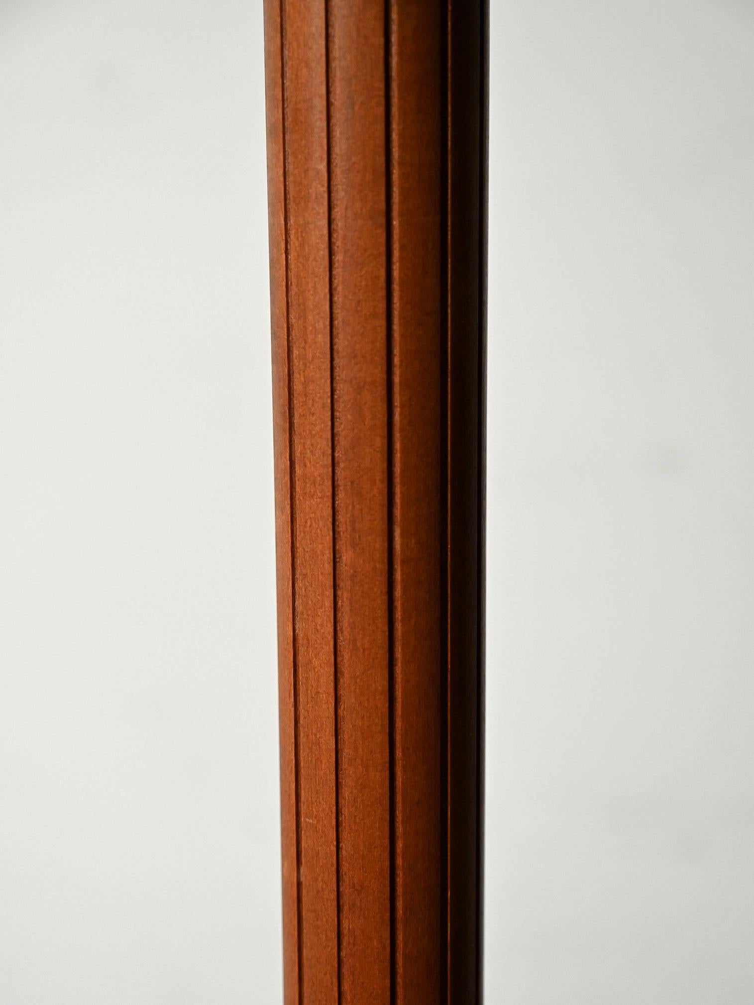 Lampada da terra teak e vetro color ambra (Mitte des 20. Jahrhunderts) im Angebot