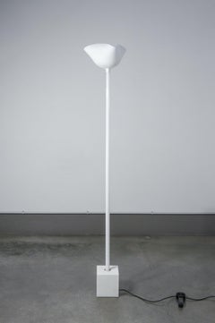 Lampada da terra Tricorno, design di L. Diaz DE SANTILLANA per VENINI. 1985
