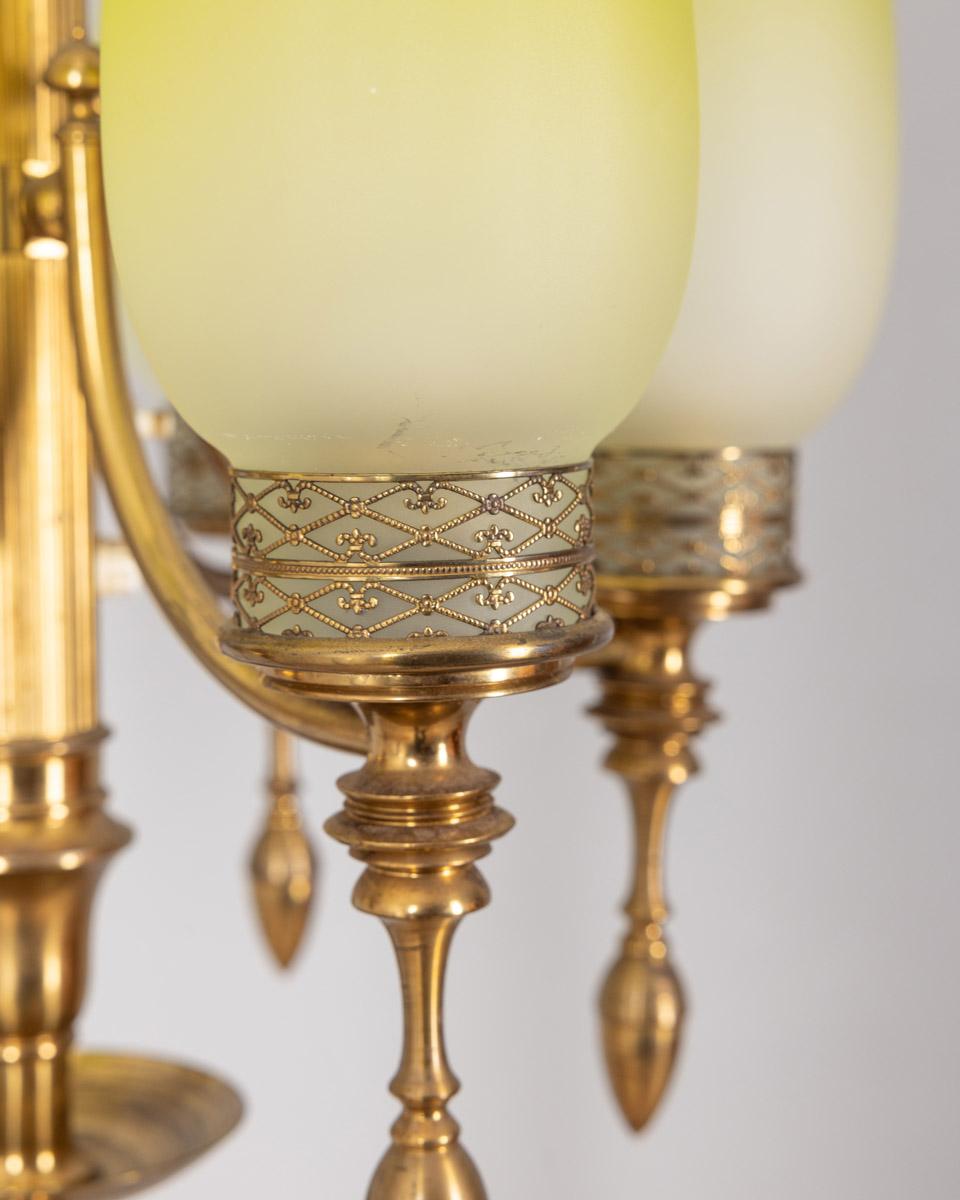 Vintage 1950s floor lamp in brass and green glass Italian design For Sale 2