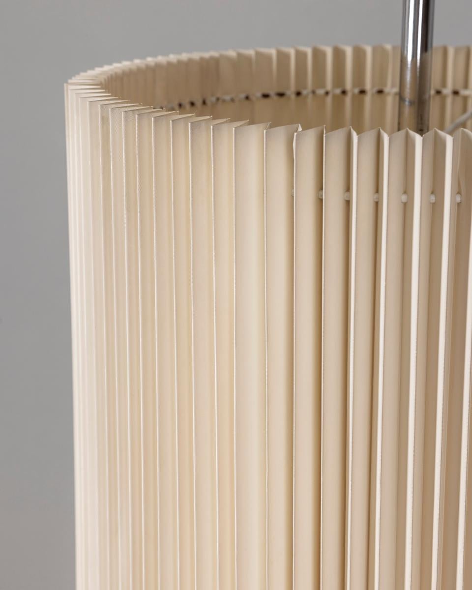 Metal Vintage 60's floor lamp in metal and pleated lampshade Italian design For Sale