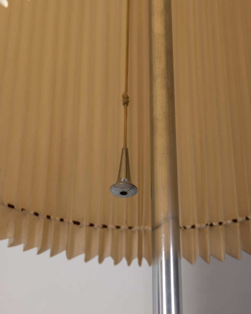 Vintage 60's floor lamp in metal and pleated lampshade Italian design For Sale 1