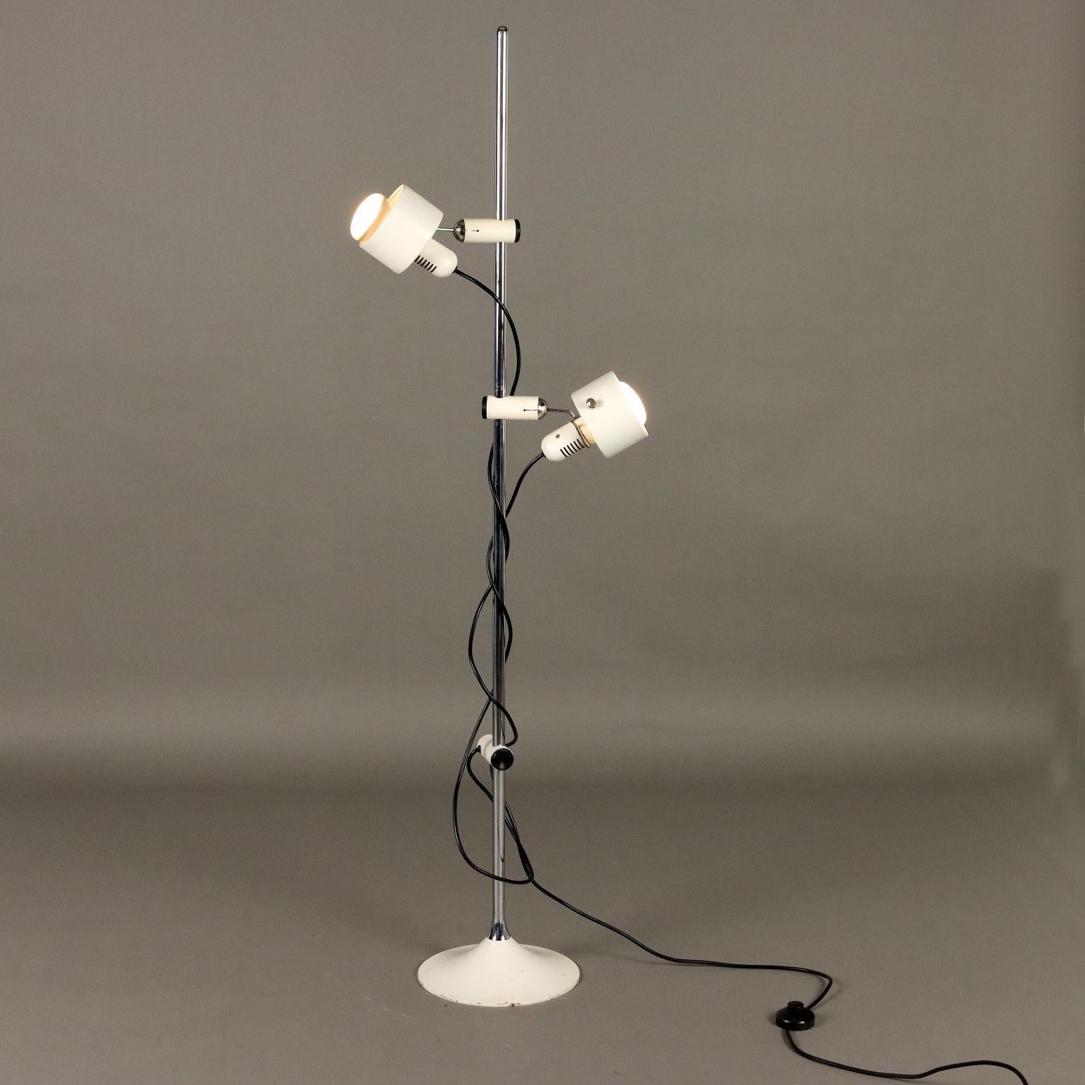 Floor lamp with adjustable position light points, by sliding and swiveling, chrome-plated and enameled metal, enameled aluminum. 