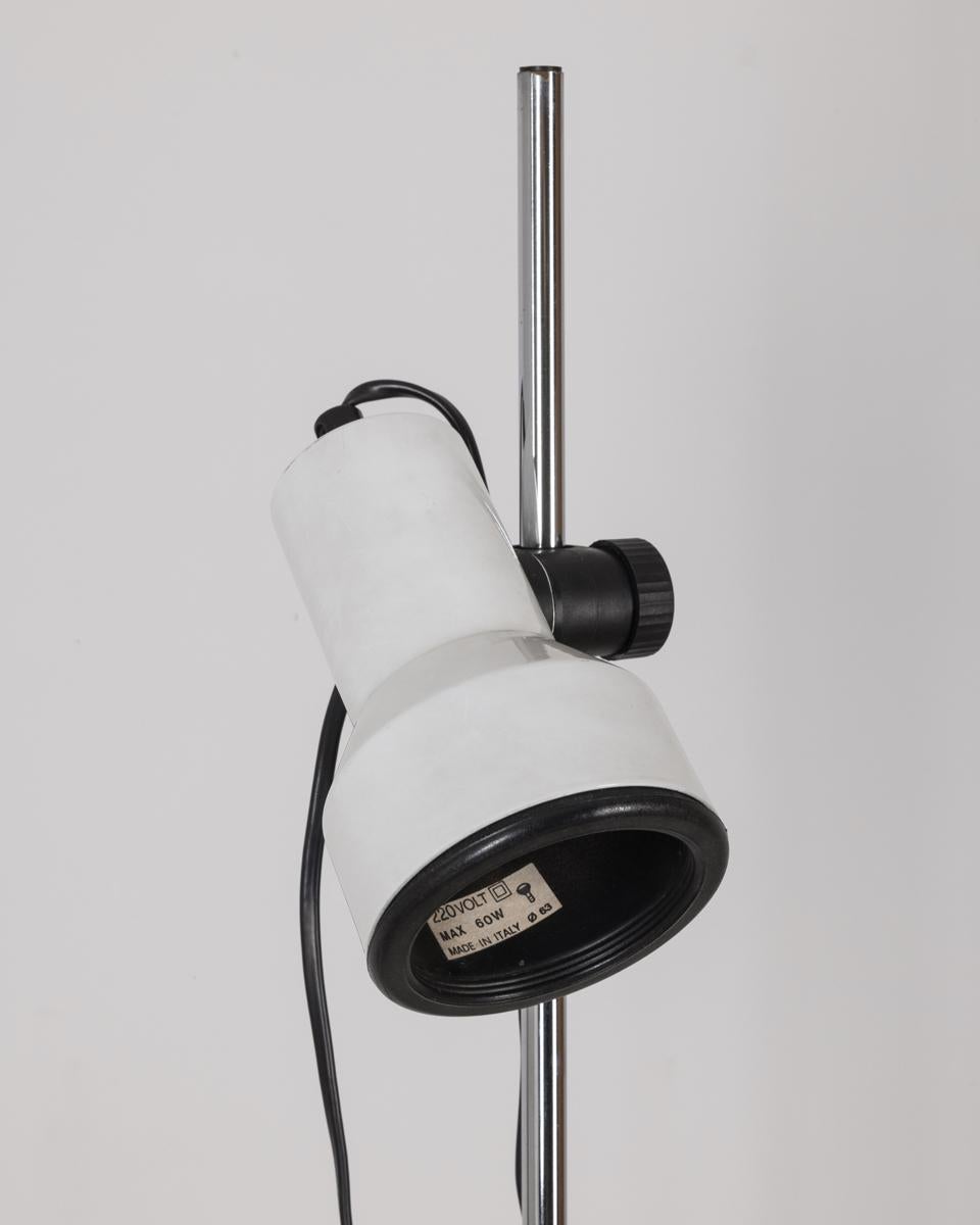 Moderno Lampada da terra vintage anni 70 in metallo bianco design Italiano in vendita