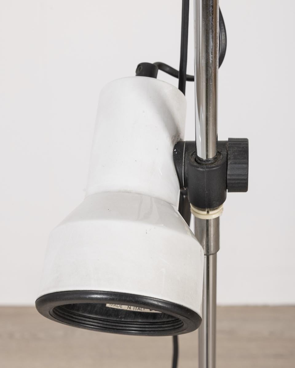 Lampada da terra vintage anni 70 in metallo bianco design Italiano in vendita 2