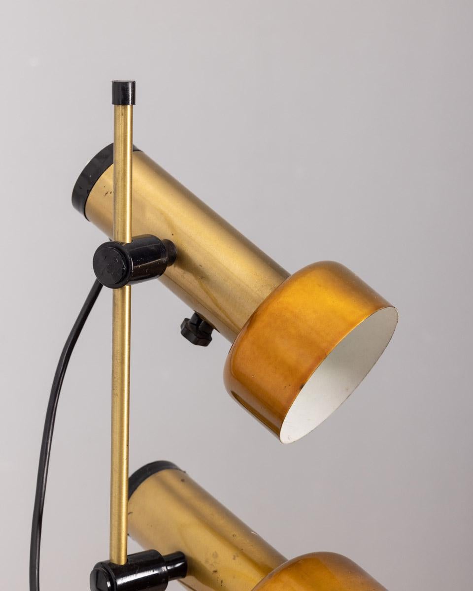 Lampadaire vintage des années 1970 en laiton doré à deux lumières design italien en vente 3