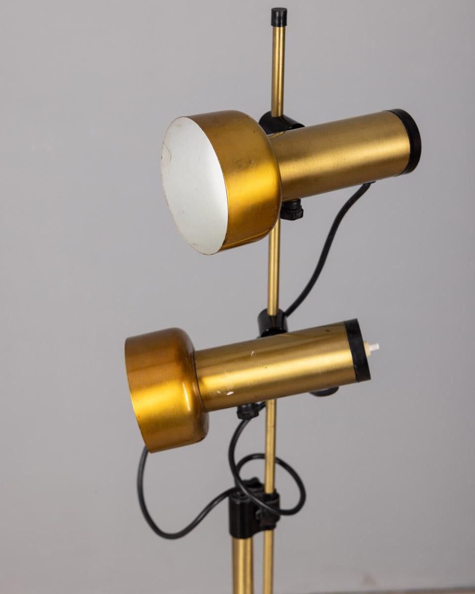 Lampadaire vintage des années 1970 en laiton doré à deux lumières design italien Bon état - En vente à None, IT