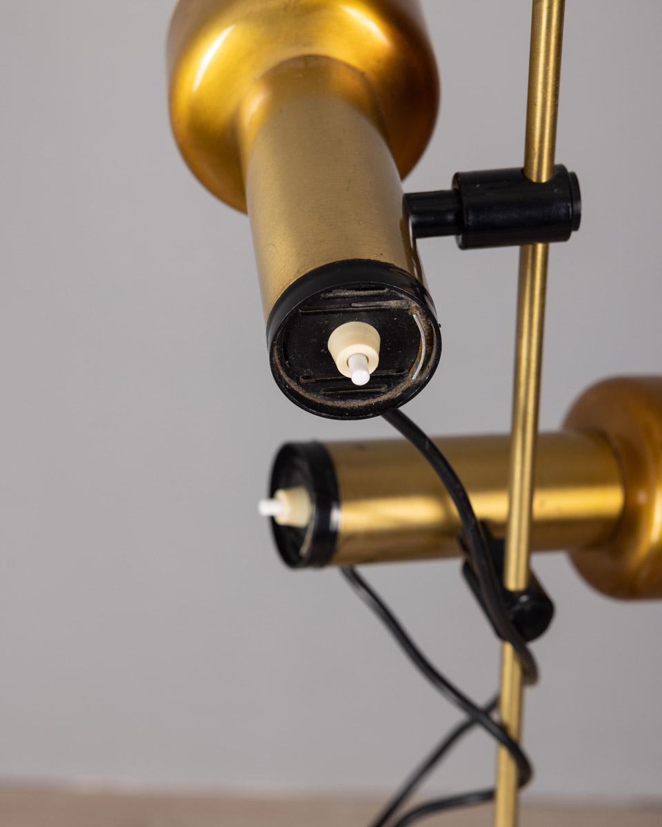 Late 20th Century Lampadaire vintage des années 1970 en laiton doré à deux lumières design italien en vente