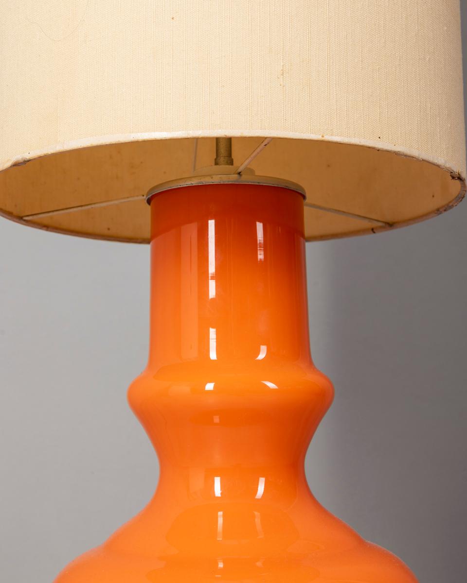 Lampada da terra vintage anni 70 in vetro arancione design Italiano Bon état - En vente à None, IT