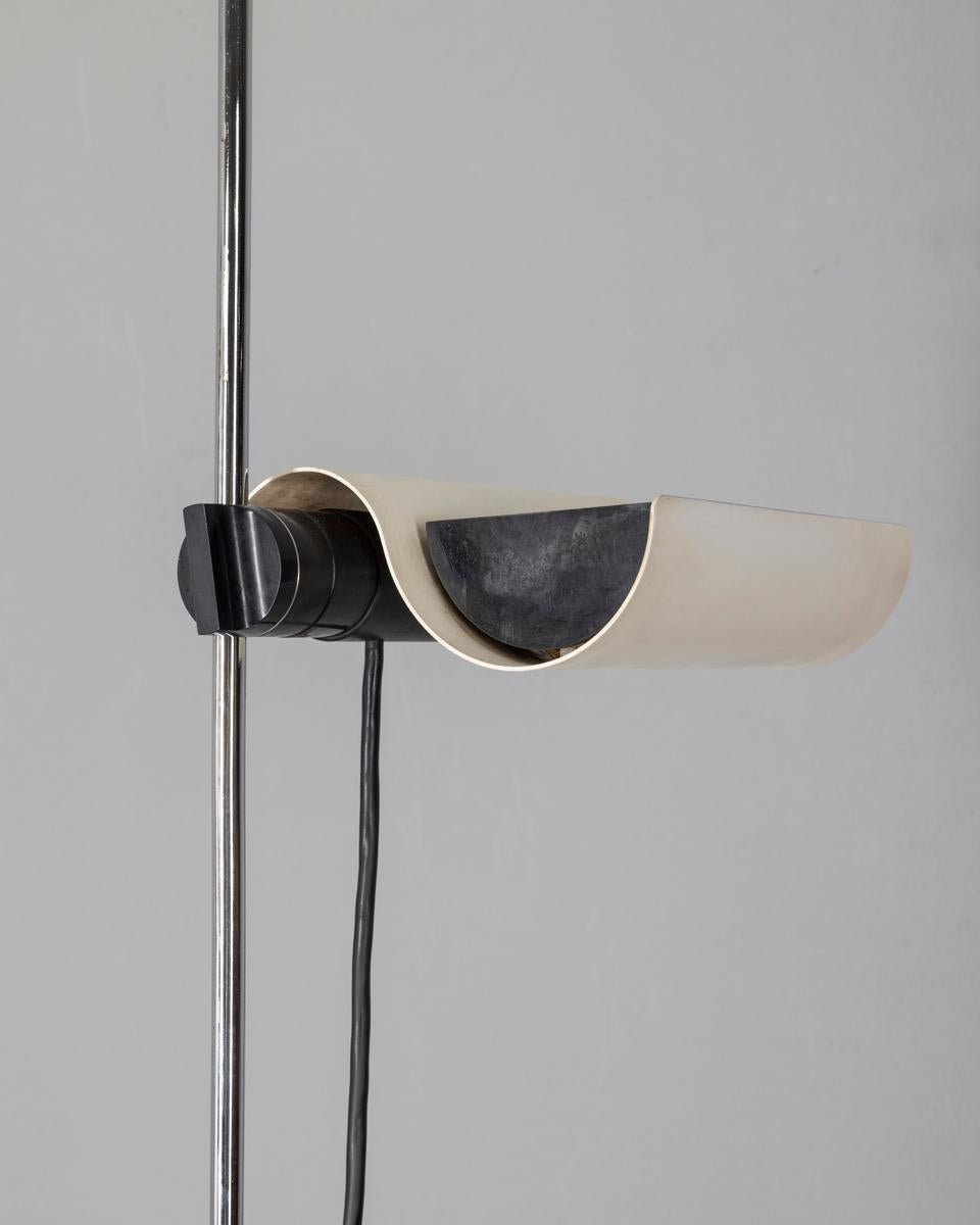 Mid-Century Modern Lampada da terra vintage anni 70 mod. Dim 333 design Vico Magistretti per Oluce en vente