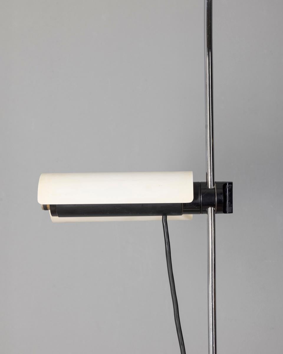 Late 20th Century Lampada da terra vintage anni 70 mod. Dim 333 design Vico Magistretti per Oluce en vente