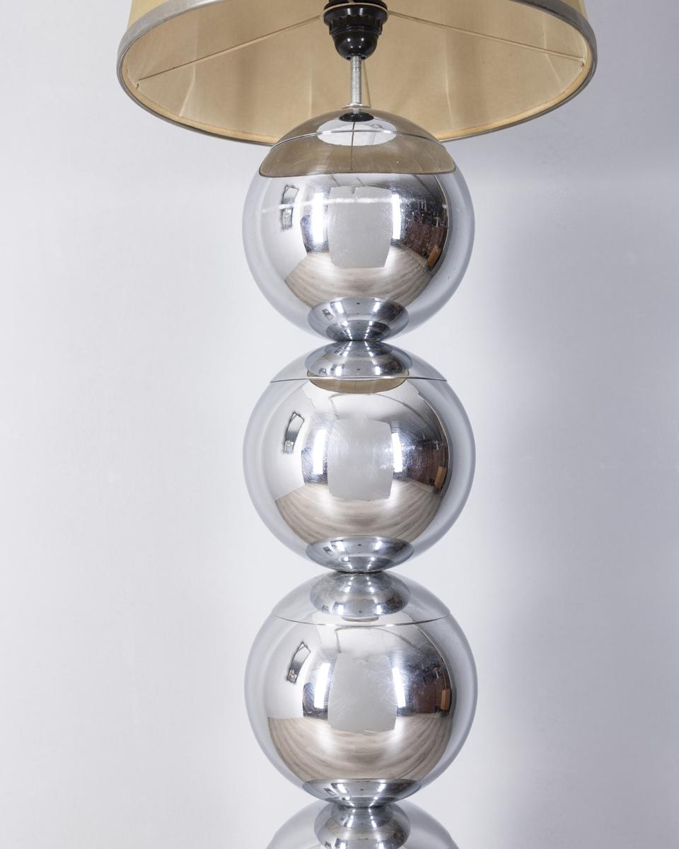 Vintage 70s Stehlampe verchromte Metallkugeln Italienisches Design (Late 20th Century) im Angebot
