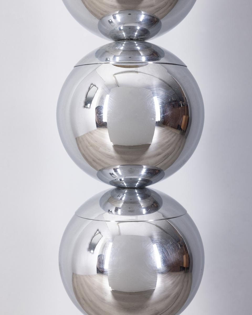 Vintage 70s Stehlampe verchromte Metallkugeln Italienisches Design im Angebot 1