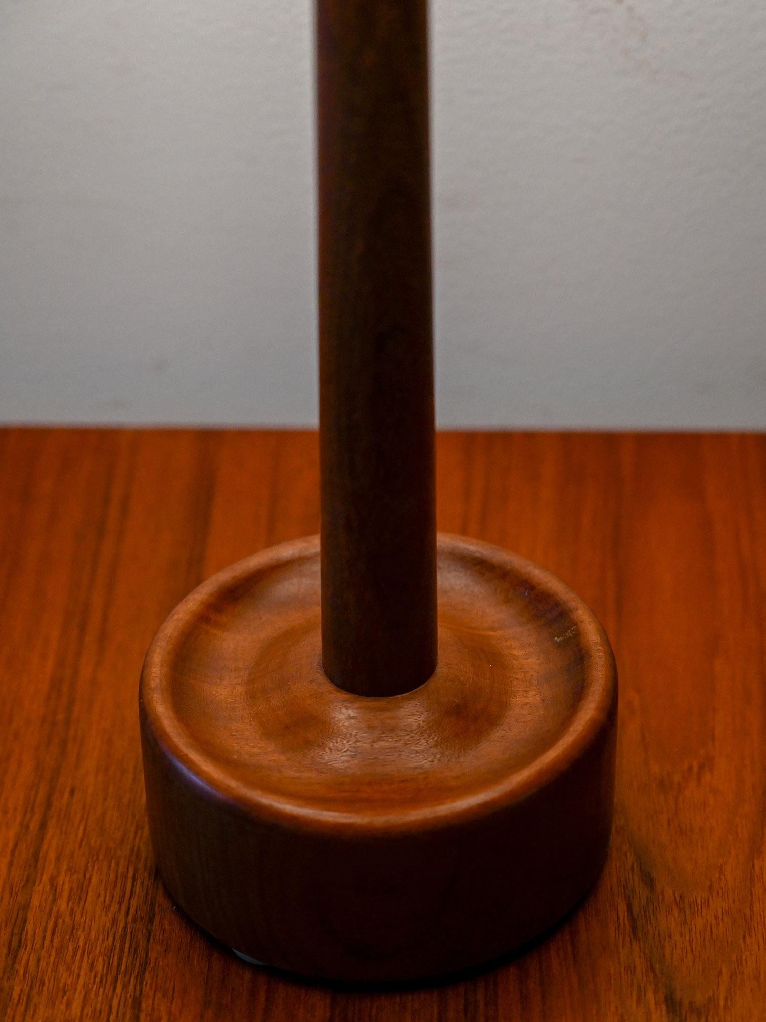Lampada danese anni ’50/’60 in teak tornito In condizioni buone in vendita a Brescia, IT