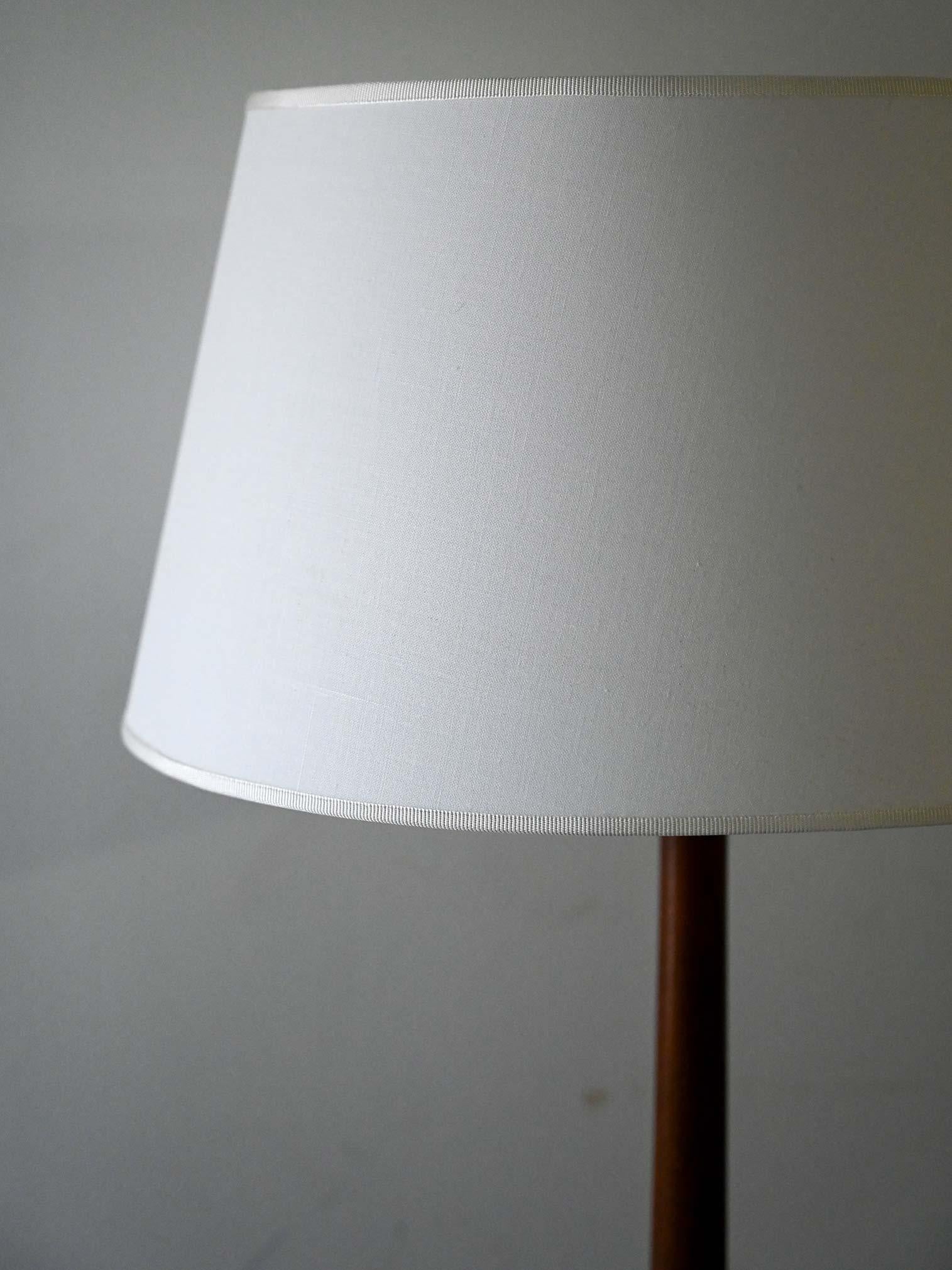 Mid-20th Century Lampada danese anni ’50/’60 in teak tornito in vendita