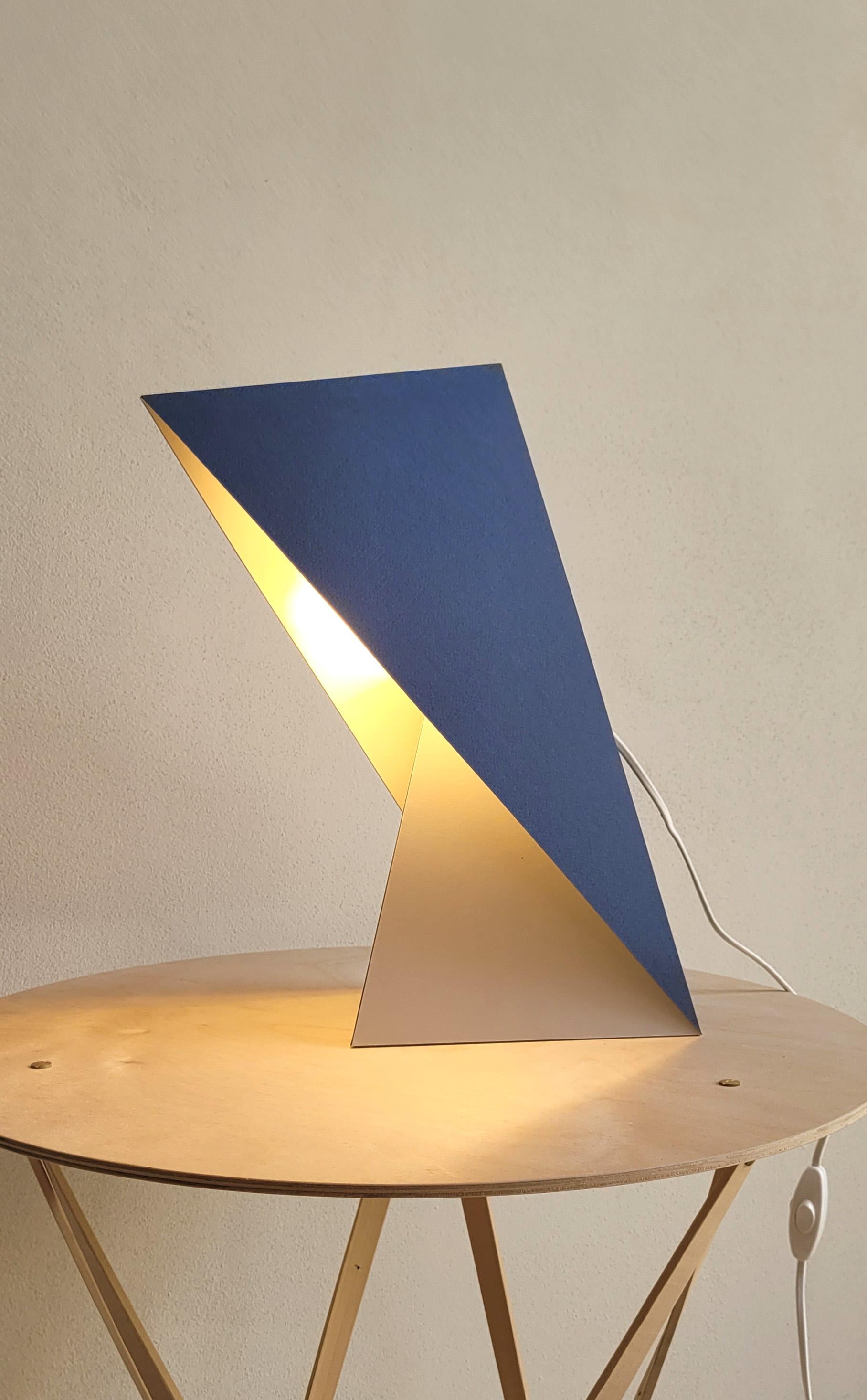 table lamp Stefania, aprile 2022, design by ivdesign
From the ductile lightness of a sheet a series of objects is born, whose minimal lines evoke the ancient Japanese art of origami, 