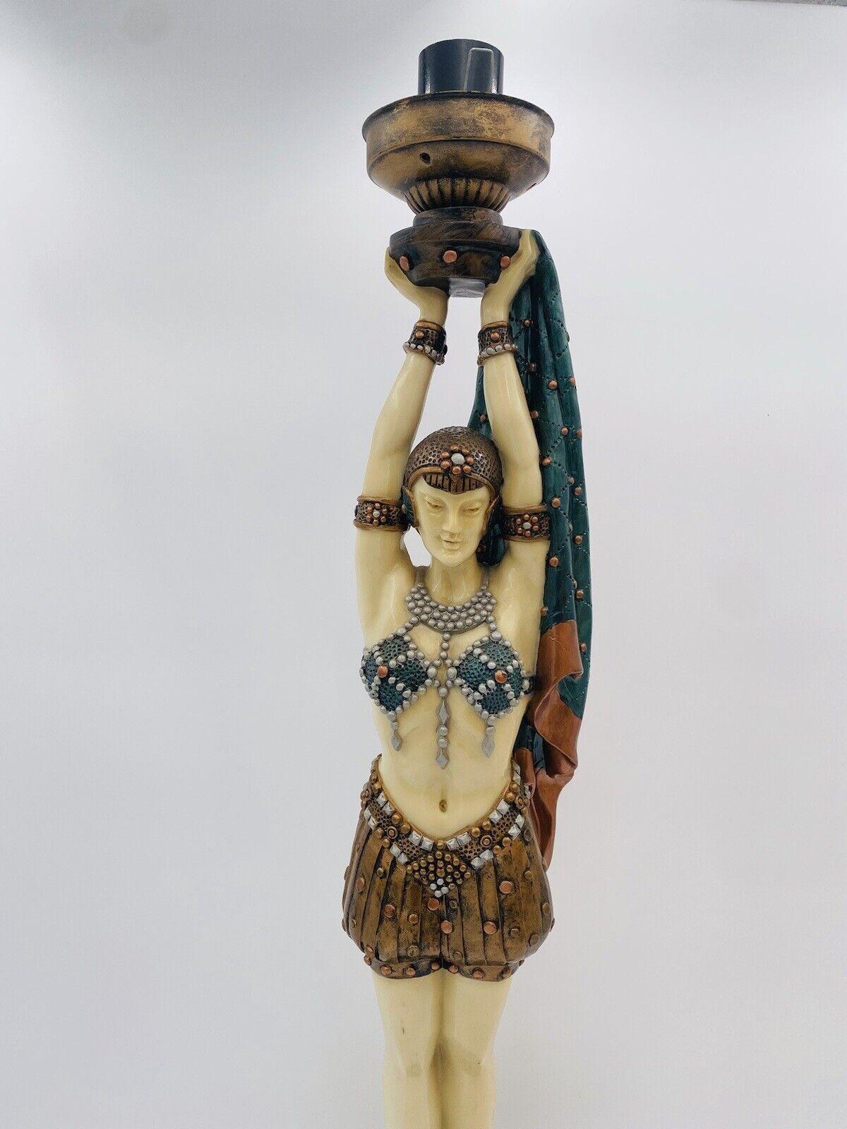 Lampe égyptienne en résine 1970 en vente 1