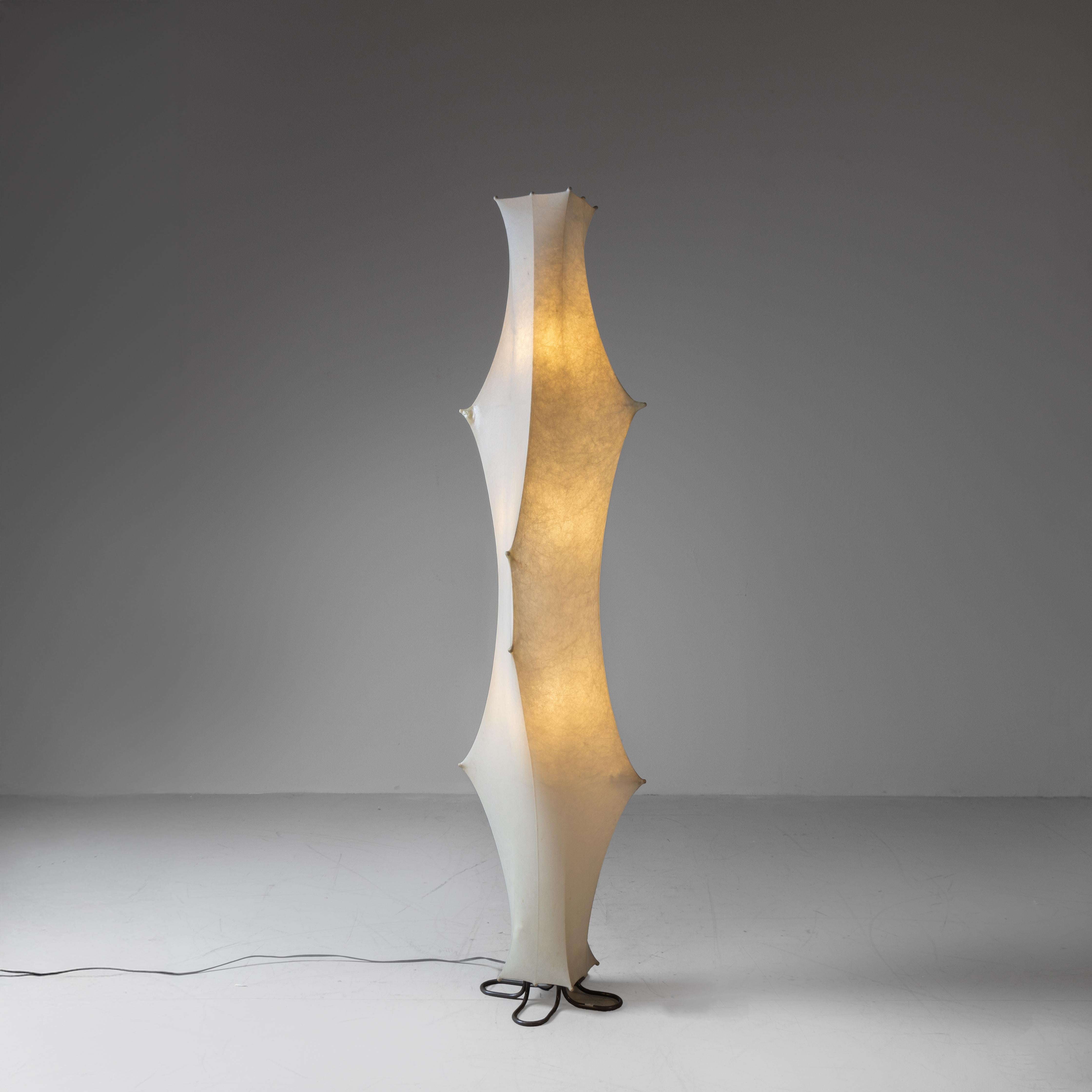 Fantasma floor lamp, design by Tobia Scarpa for Flos, Italy, 1961. Featuring an iconic organic design, the Fantasma lamp is made with an internal metal frame covered in Cocoon fabric, an experimental material that gives a diffuse, enveloping effect
