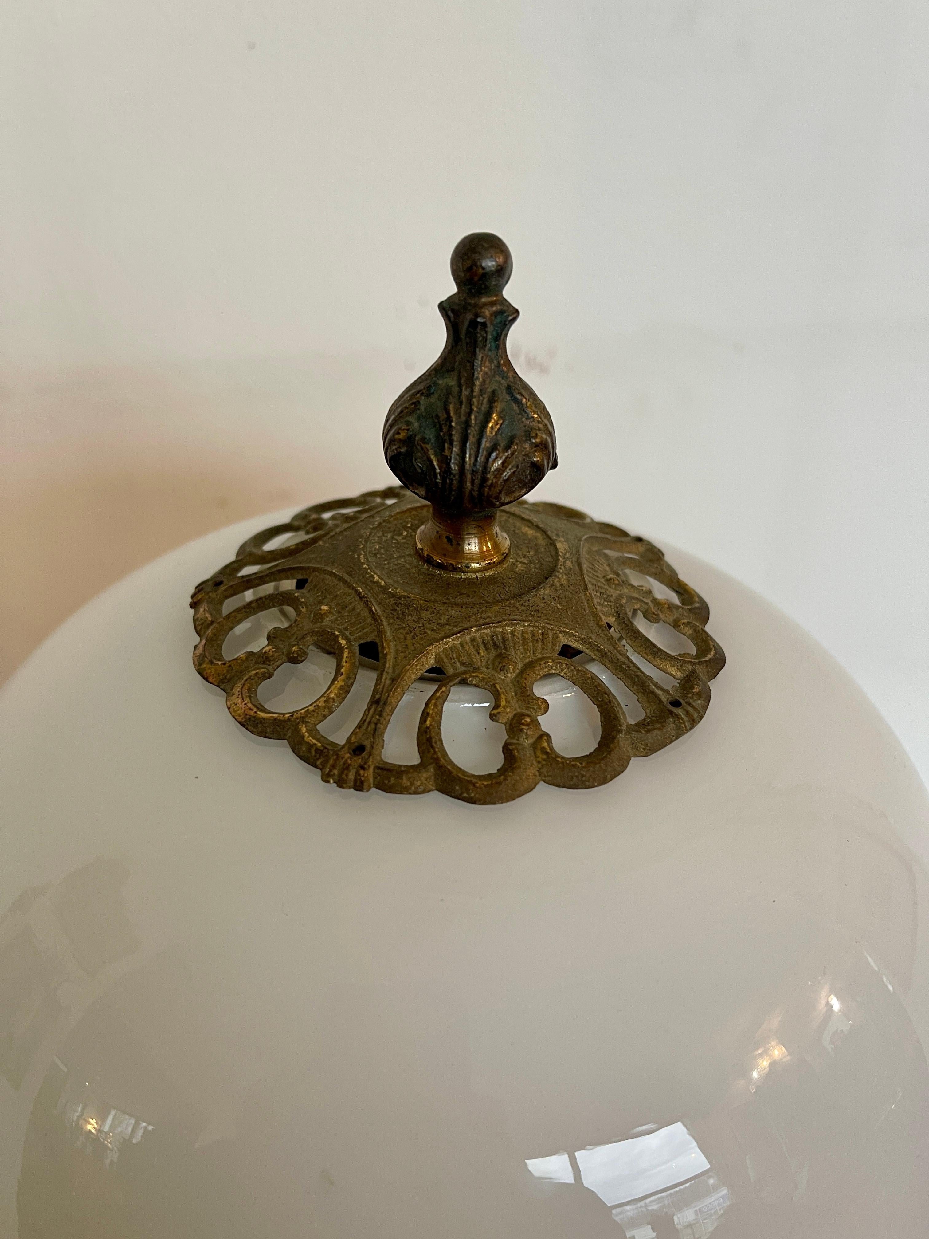Lampe figurative en bronze et verre de Murano Art nouveau 20e siècle en vente 1