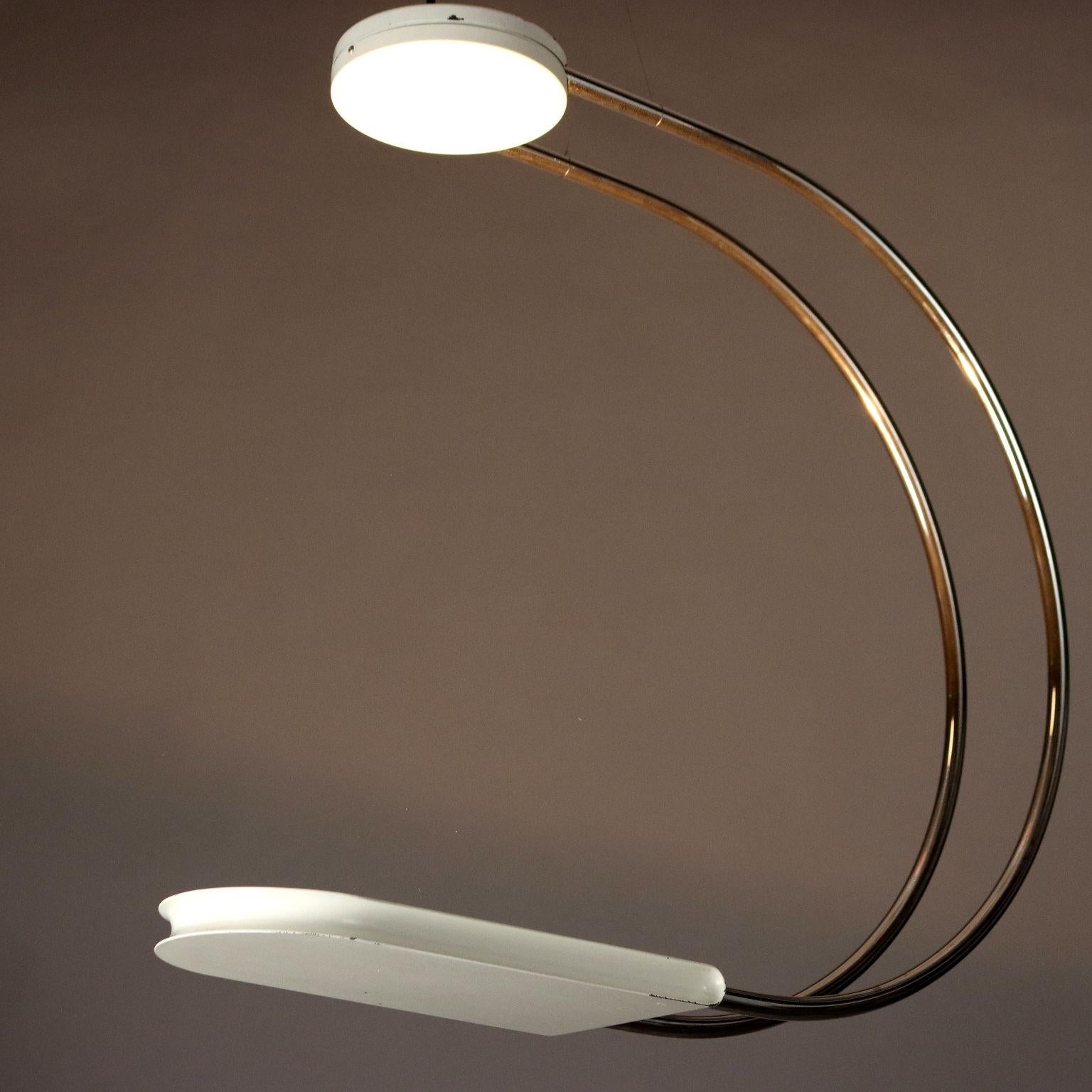 Reflected light ceiling lamp. Chrome-plated tubular, metal and enameled aluminum. Good Condition