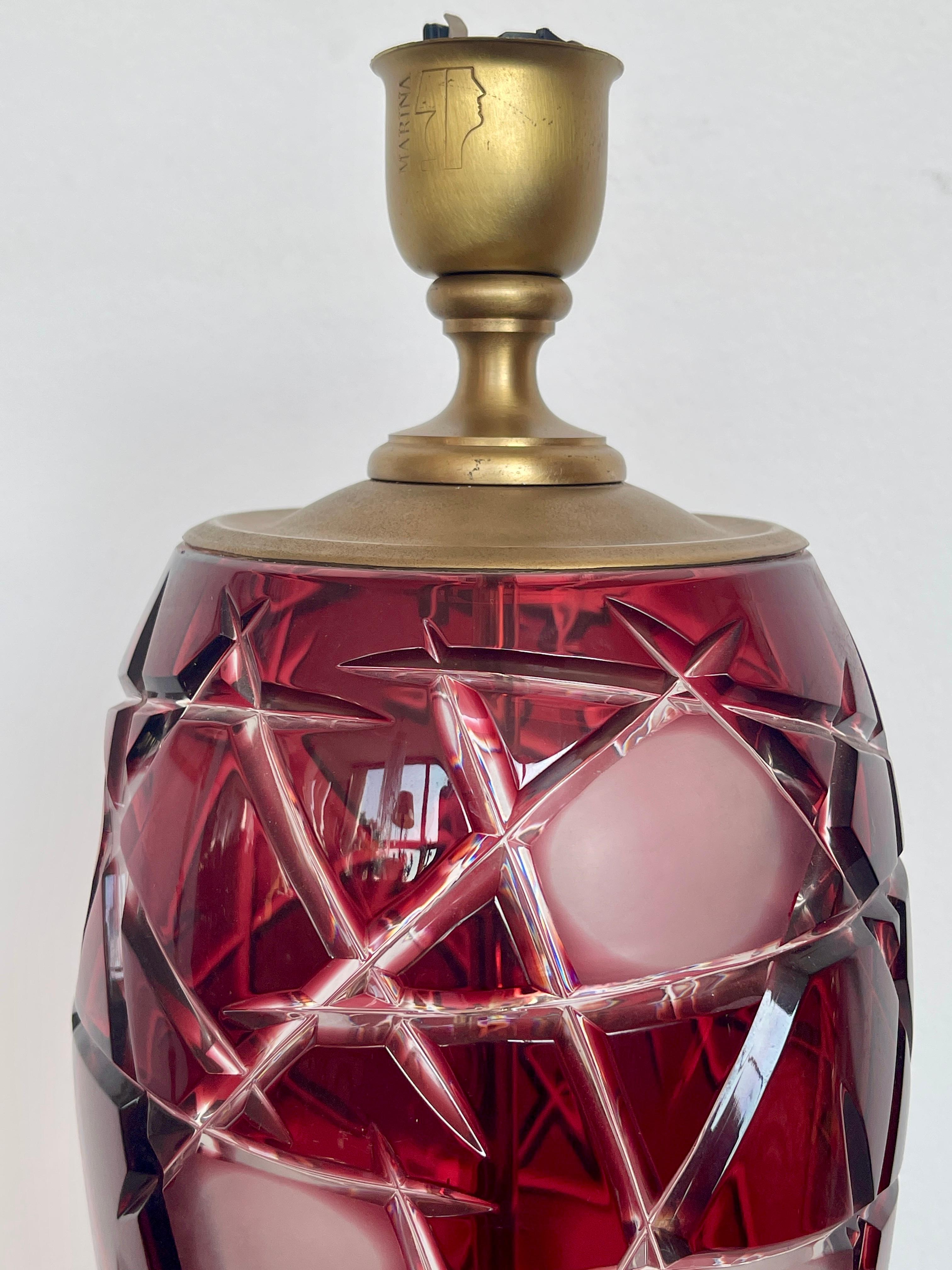 Lampada in cristallo stile bohemia cranberry design italian anni 90 In condizioni buone in vendita a Cantù, IT