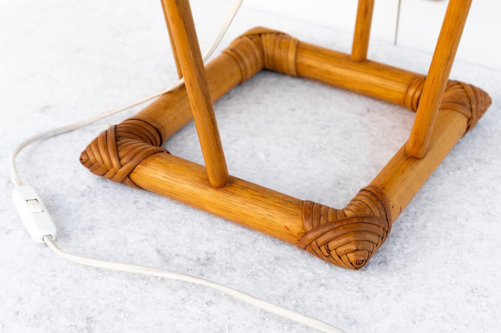 Italian Lampada in legno e rattan, Anni '70 in vendita