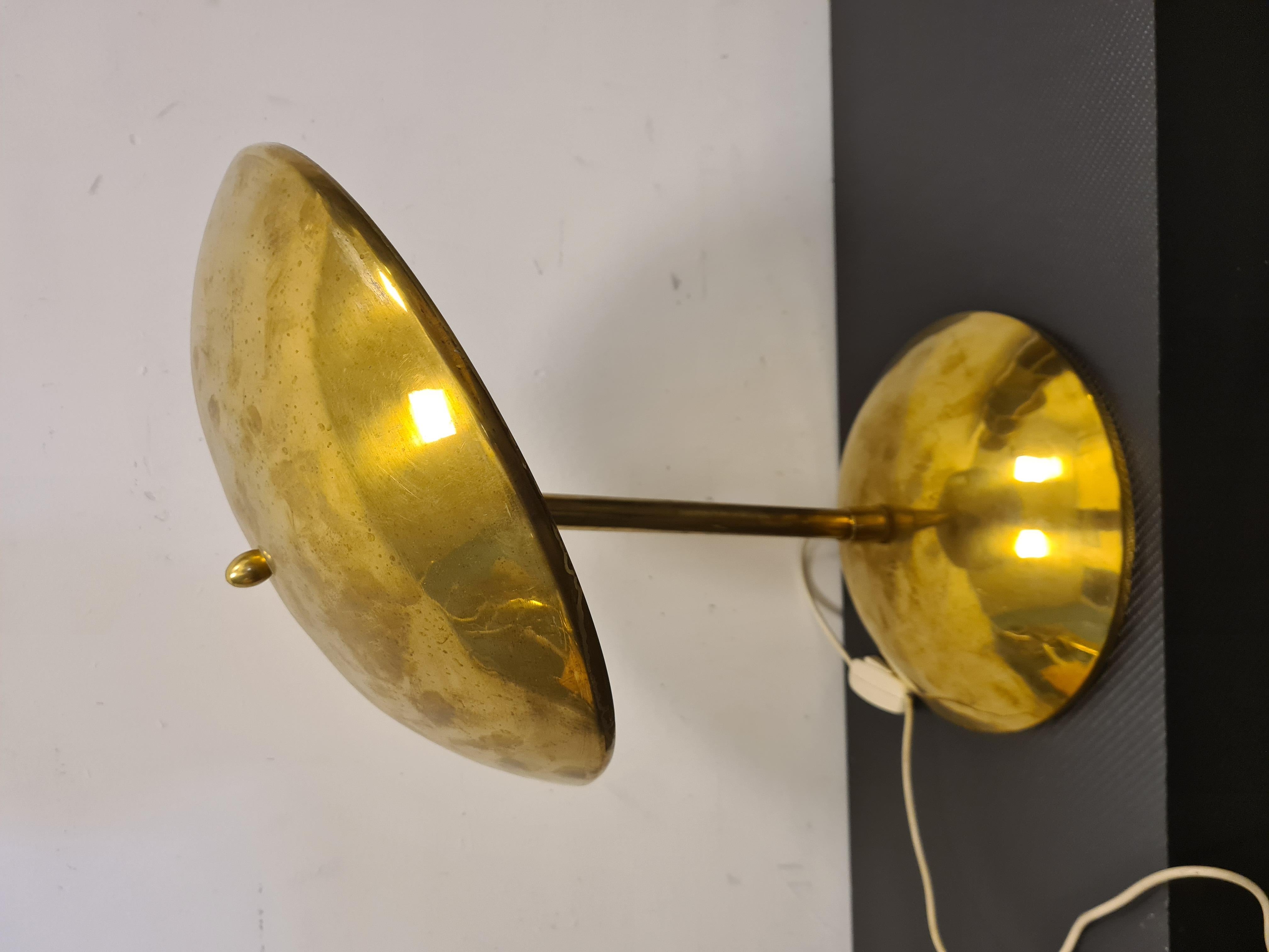 Swivel brass lamp 1960s' In Good Condition For Sale In Torino, IT
