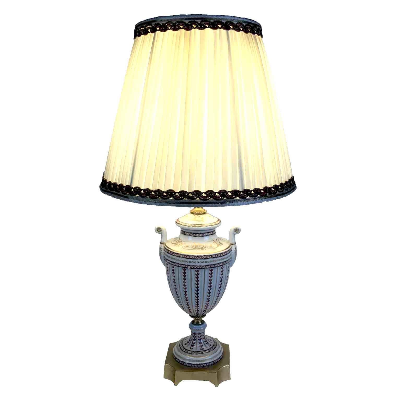Neoclassical Lampada in Porcellana Dipinta a Mano e Ormolu di Mangani Firenze Anni Settanta For Sale