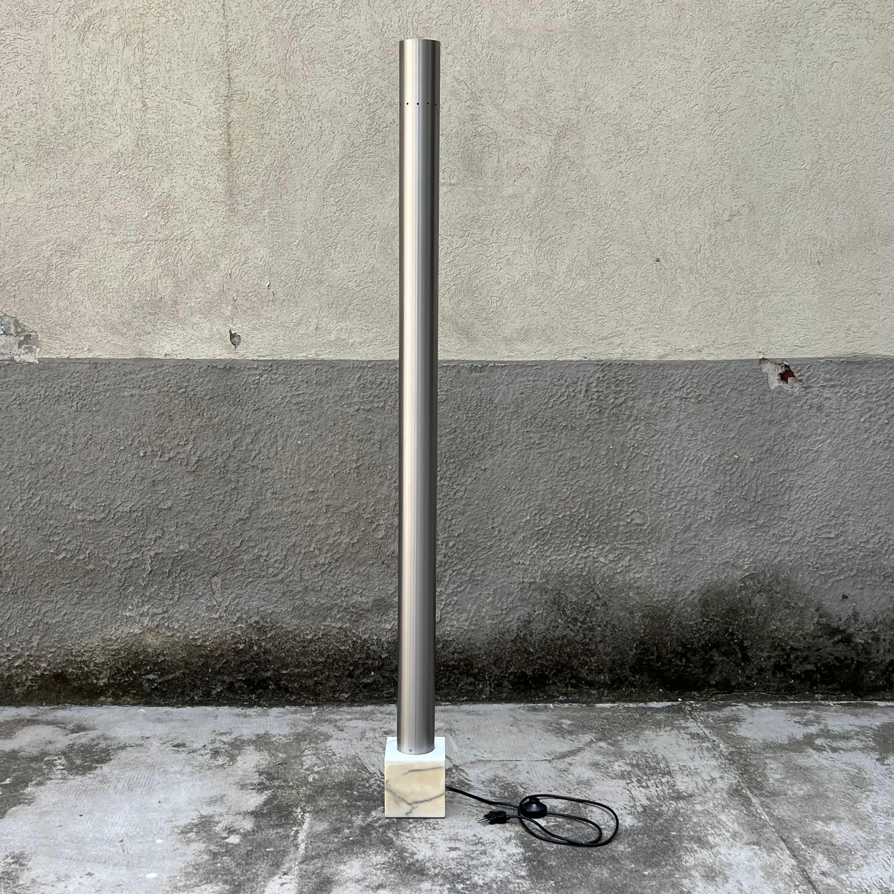 Ère spatiale Lampada Italiana 1970s in Marmo e Acciaio - Attribuita alla Scuola di Sottsass en vente