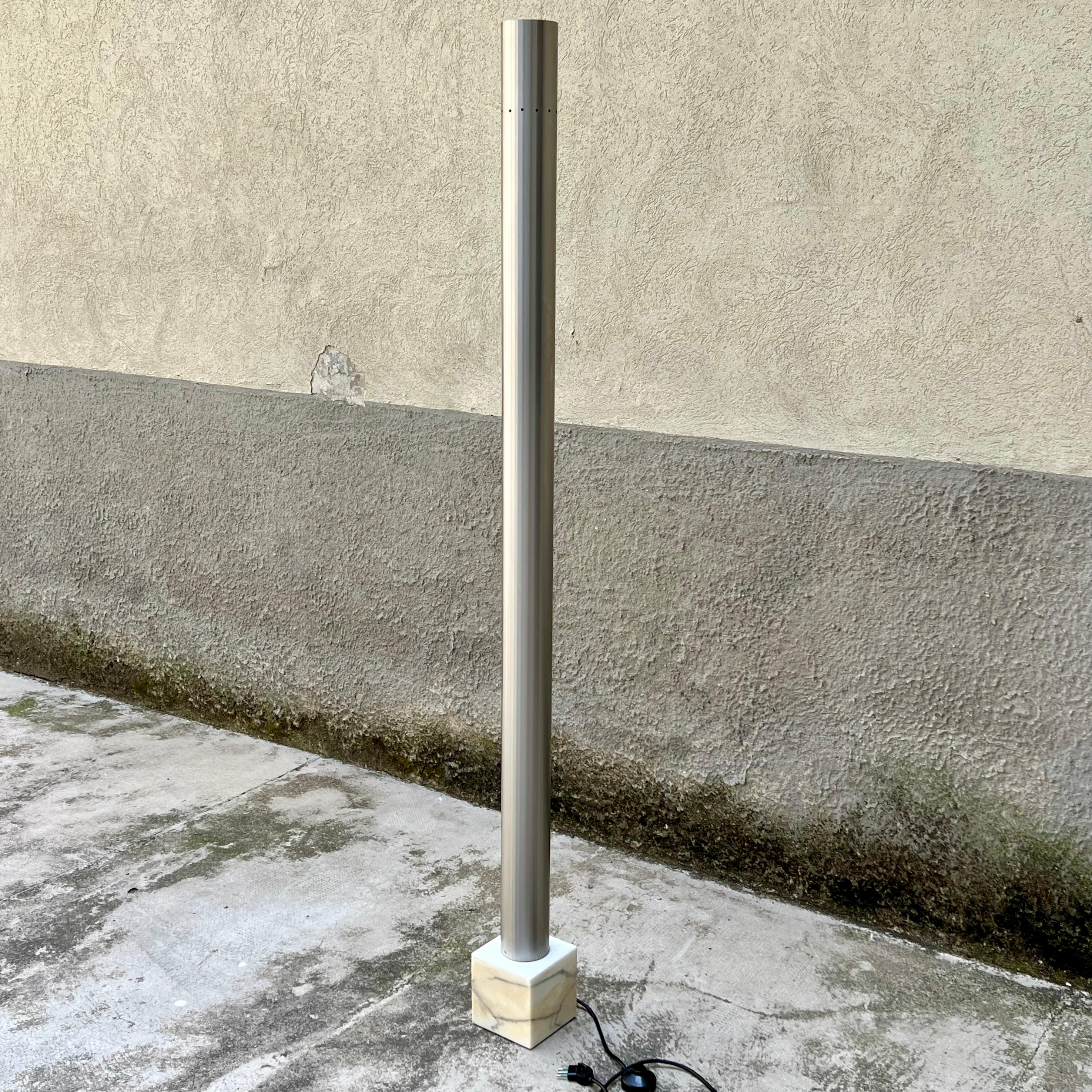 Lampada Italiana 1970s in Marmo e Acciaio - Attribuita alla Scuola di Sottsass Bon état - En vente à Milano, IT