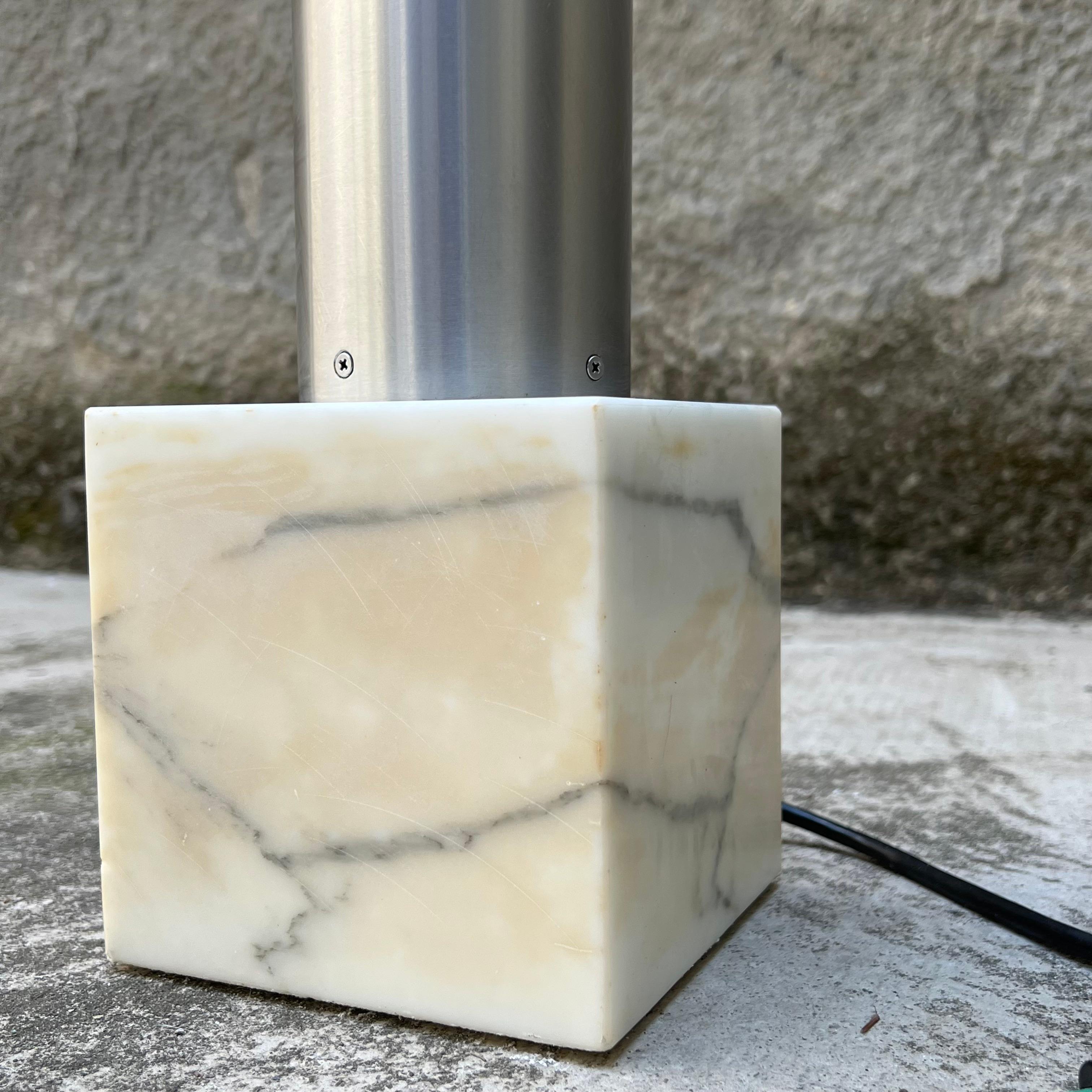 Lampada Italiana 1970s in Marmo e Acciaio - Attribuita alla Scuola di Sottsass en vente 3