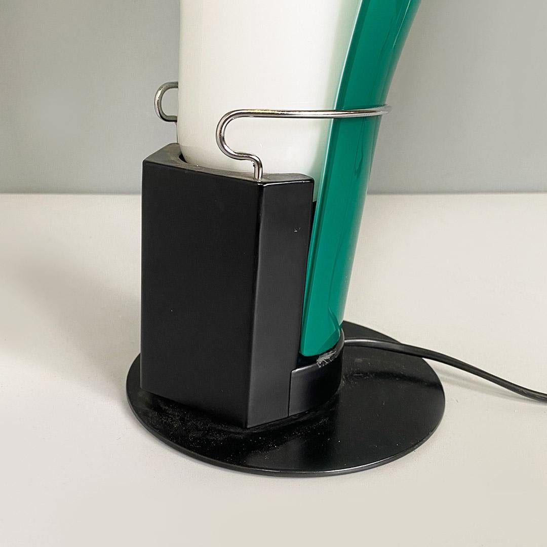 Modern Italian table lamp with green and white glass, c. 1980. For Sale 5