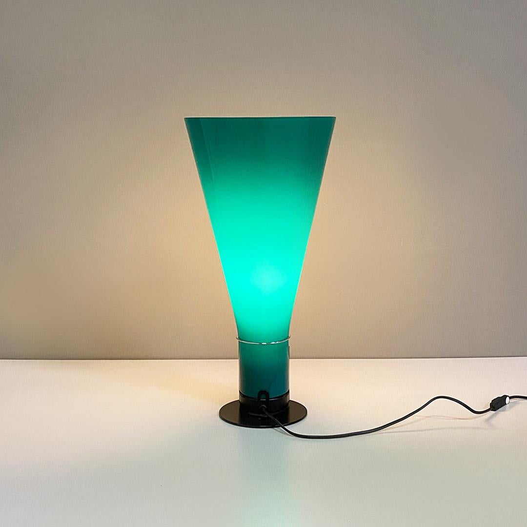 Late 20th Century Modern Italian table lamp with green and white glass, c. 1980. For Sale