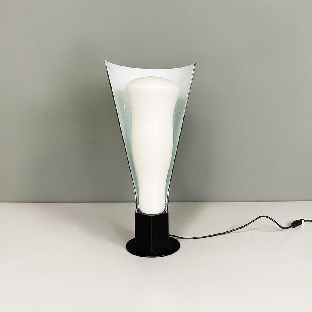 Modern Italian table lamp with green and white glass, c. 1980. For Sale 1