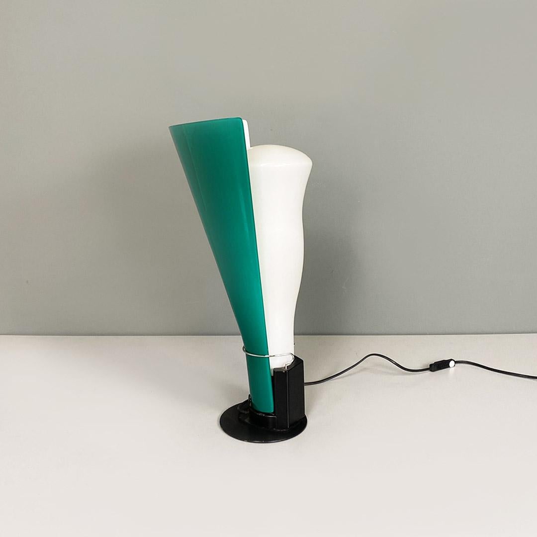 Modern Italian table lamp with green and white glass, c. 1980. For Sale 2